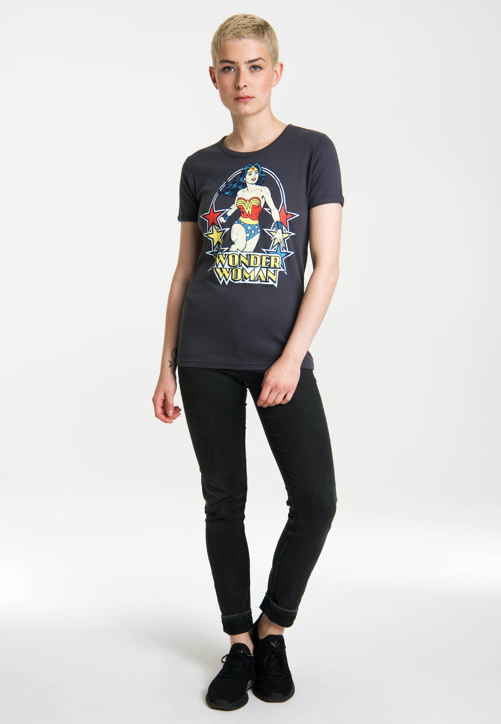 mit LOGOSHIRT »Wonder – T-Shirt Originaldesign Stars«, lizenziertem Woman bestellen