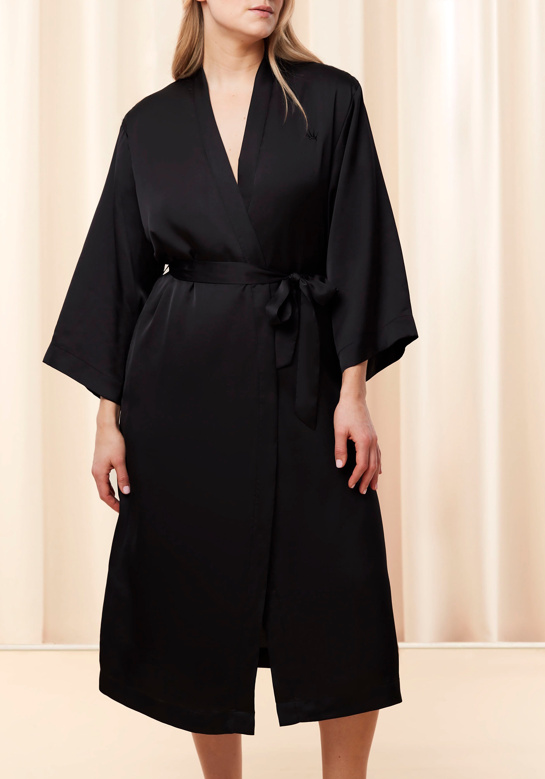 Triumph Bademantel St., glänzend bestellen Wäsche Kimono-Morgenmantel Rechnung & (2 aus leicht auf »ROBES«, Gürtel), Satin, mit