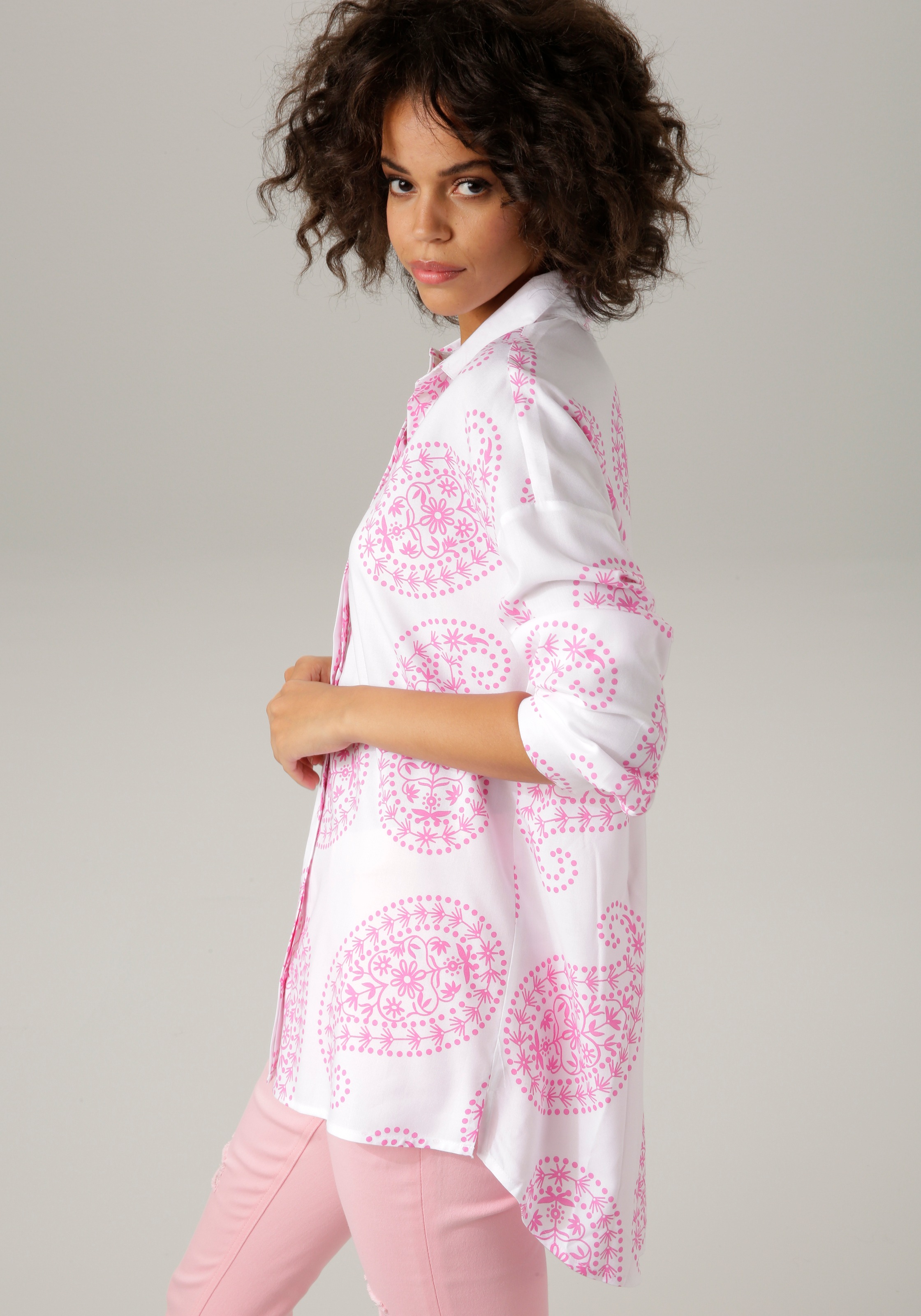 Aniston CASUAL Hemdbluse, mit großflächigem I\'m walking online Paisley-Muster 