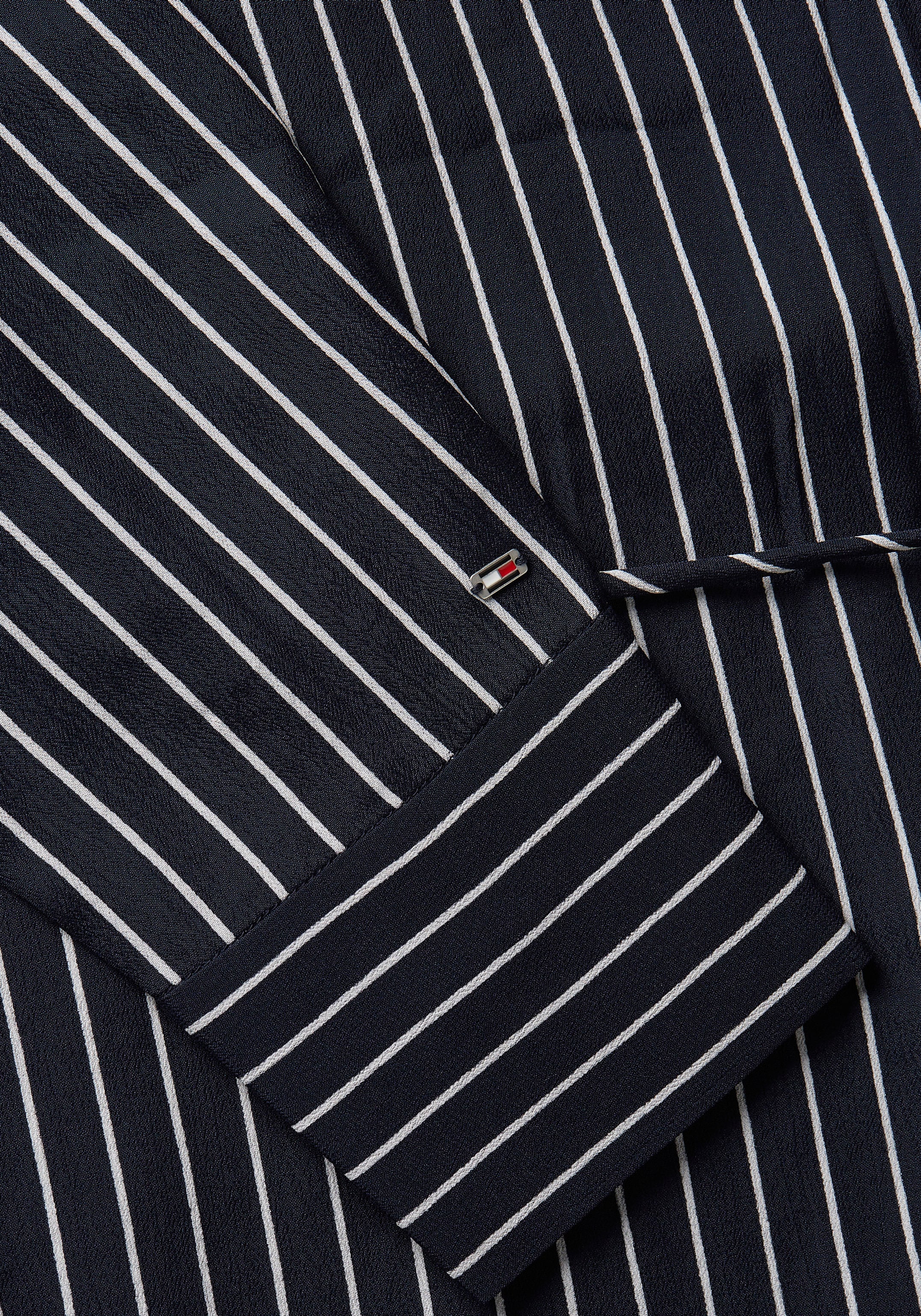 Tommy Hilfiger Blusenkleid mit online »FLUID CREPE I\'m | VISCOSE kaufen DRESS«, walking Logopatch KNEE