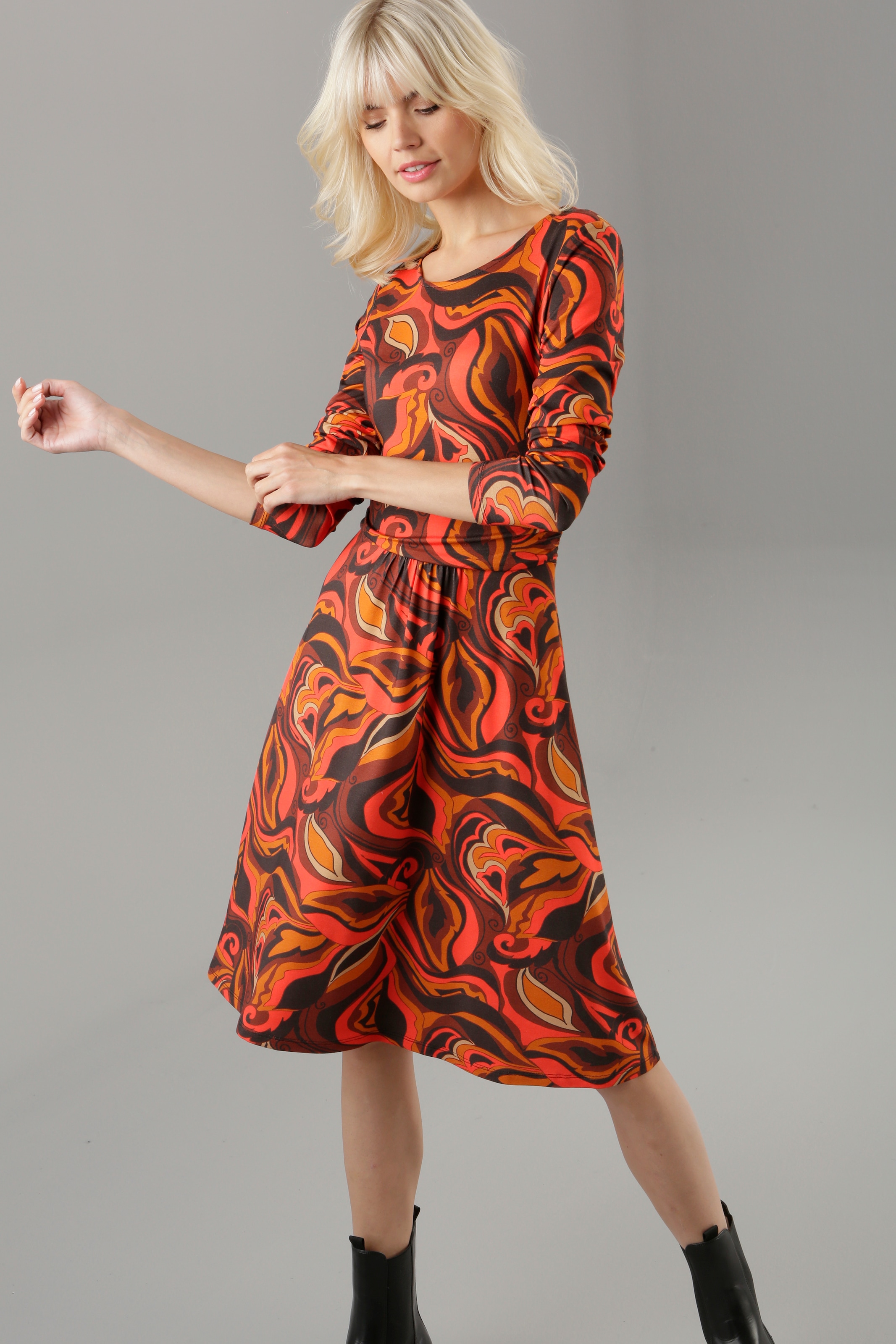 Aniston SELECTED Jerseykleid, Raffung mit online Taille der in