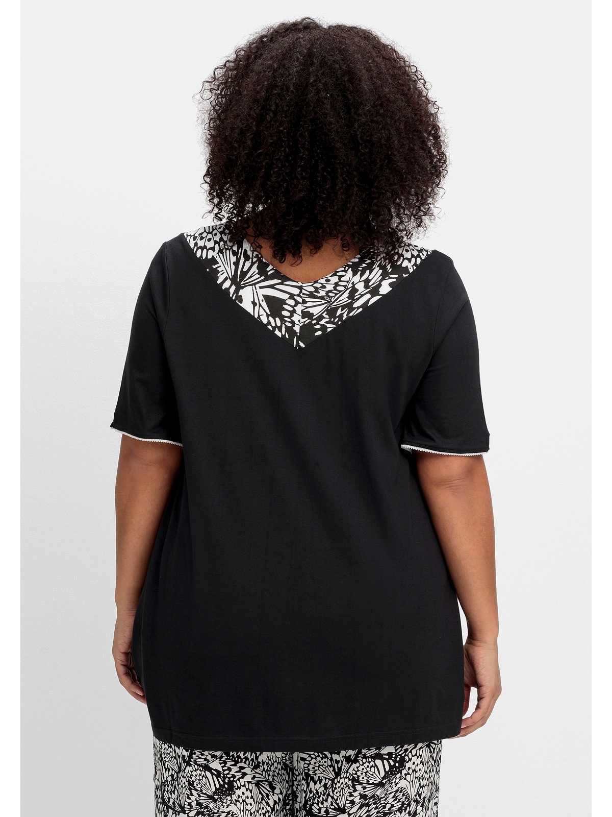 Sheego Longshirt »Große Größen«, mit Blende breiter V-Ausschnitt kaufen am