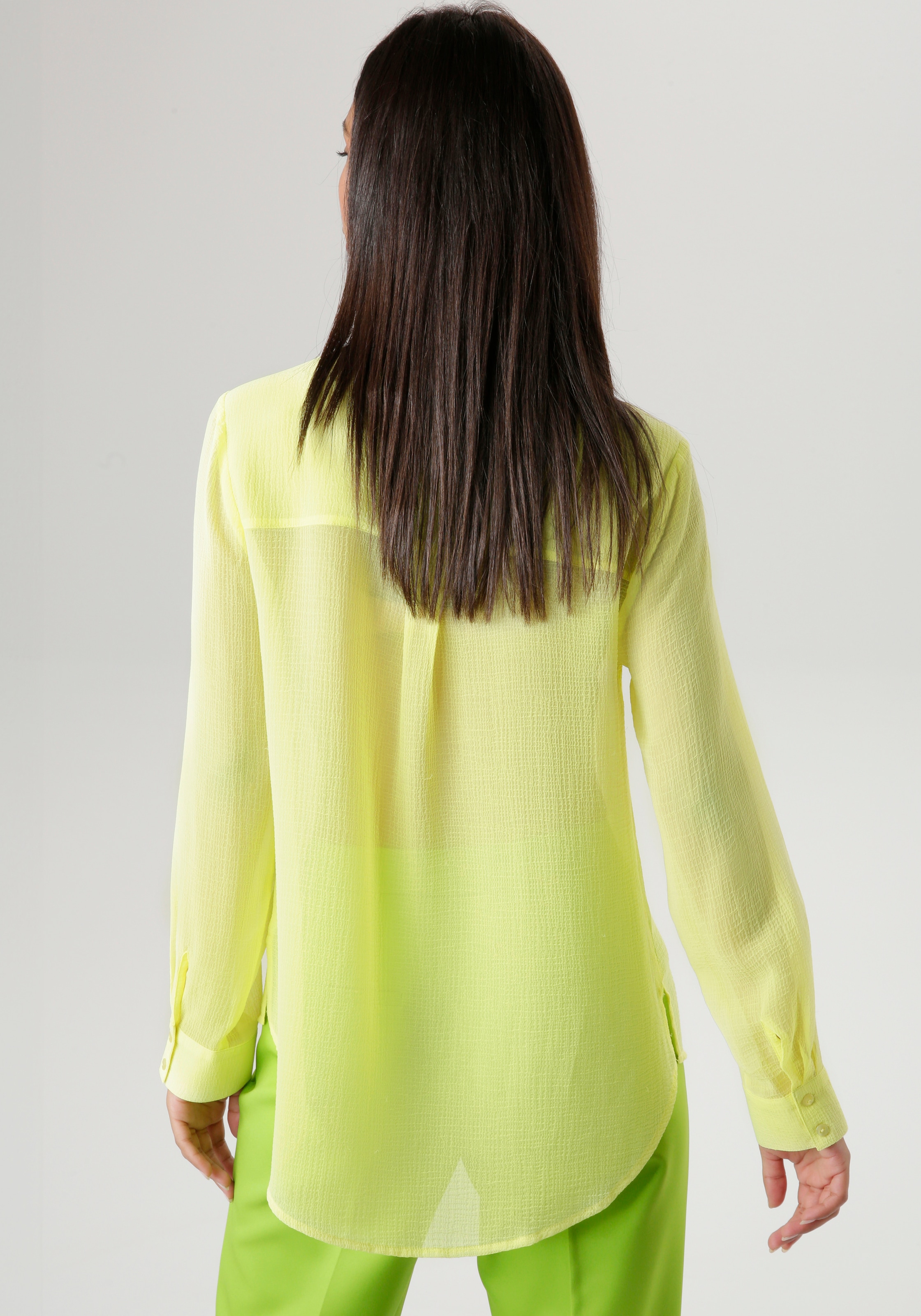 Aniston SELECTED Hemdbluse, kaufen Chiffon mit aus I\'m Strukturmuster NEUE walking transparentem KOLLEKTION - | online