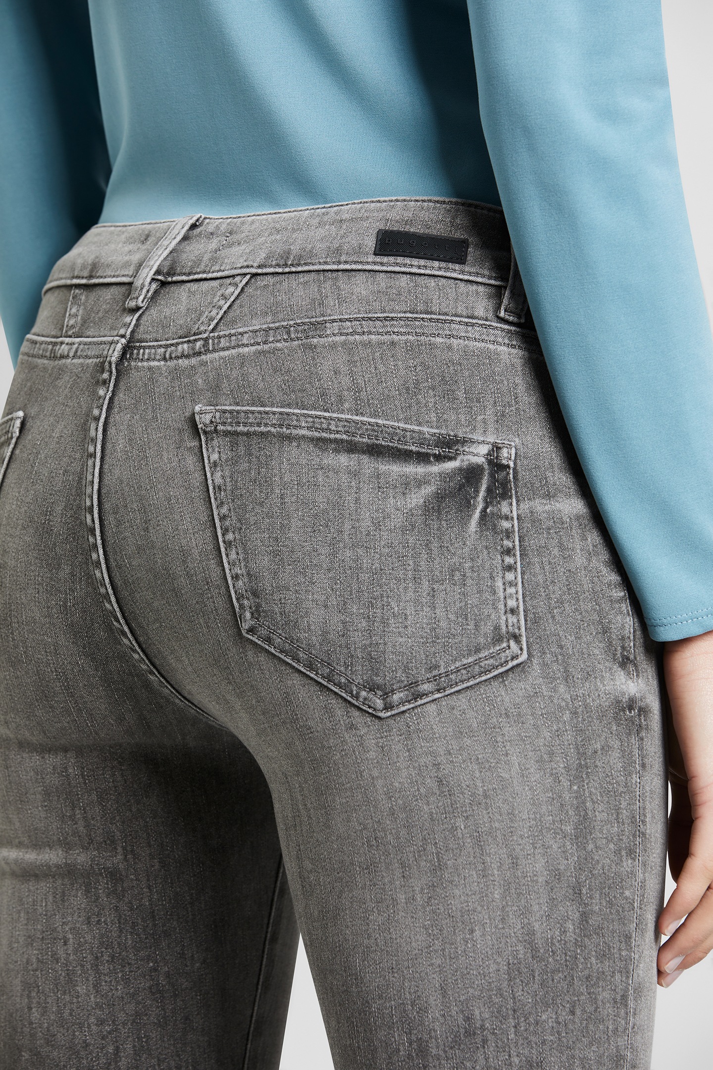 Neu in dieser Saison! bugatti 5-Pocket-Jeans, online leichte Used-Waschung