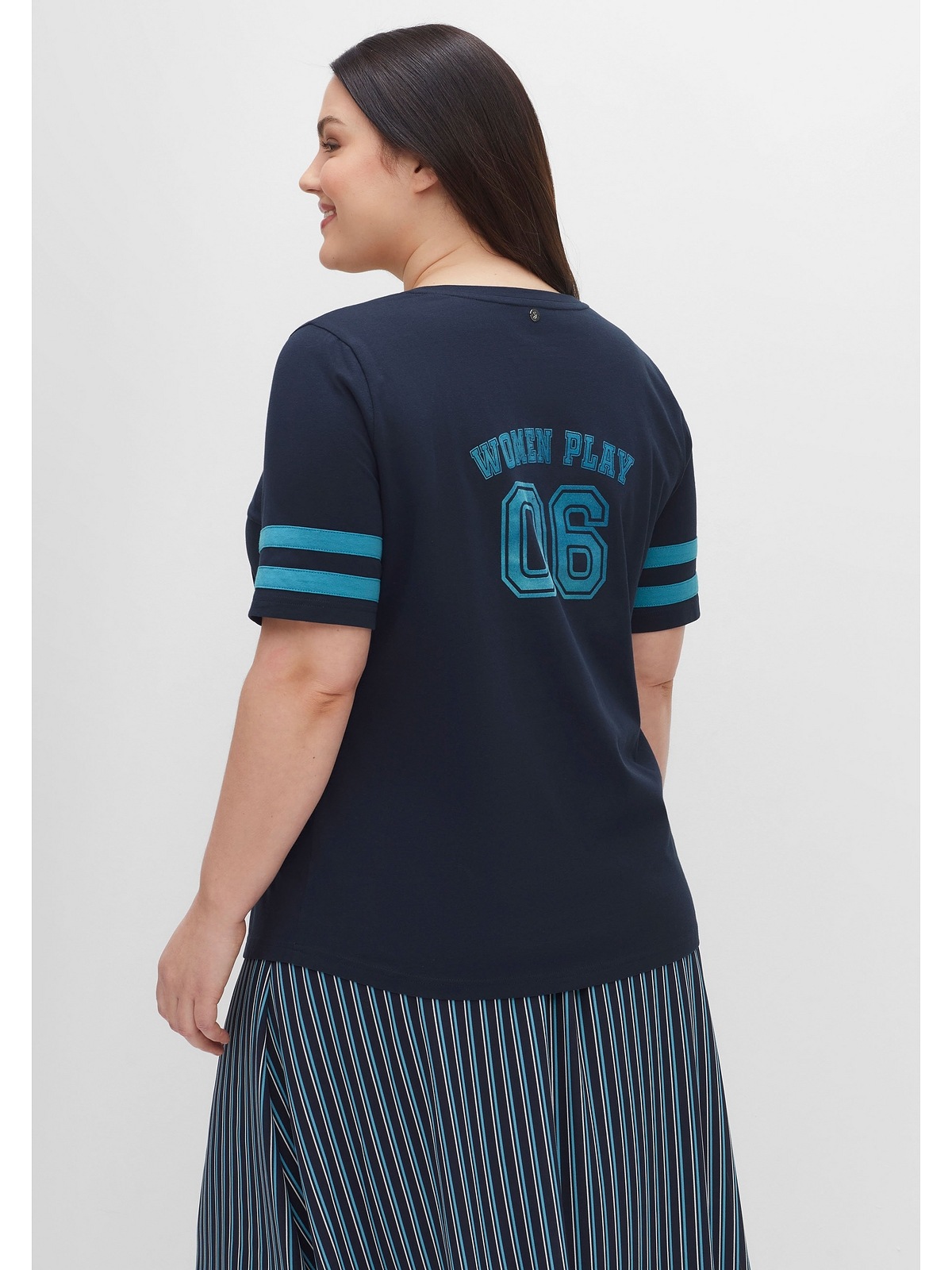 Sheego T-Shirt Große Größen im mit College-Stil Flockprint und Streifen