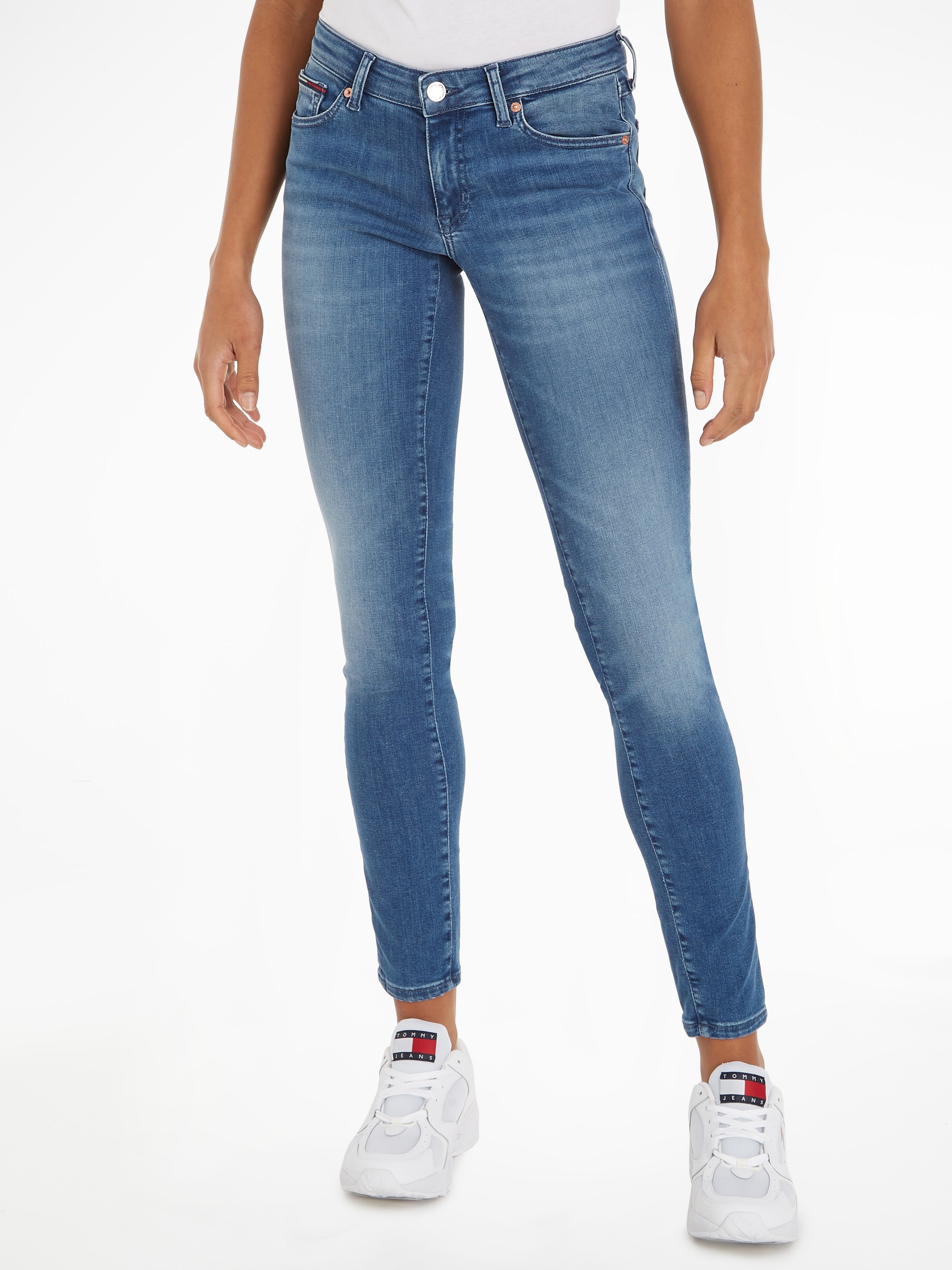 mit I\'m shoppen dezenten Tommy | Jeans Labelapplikationen Skinny-fit-Jeans, walking