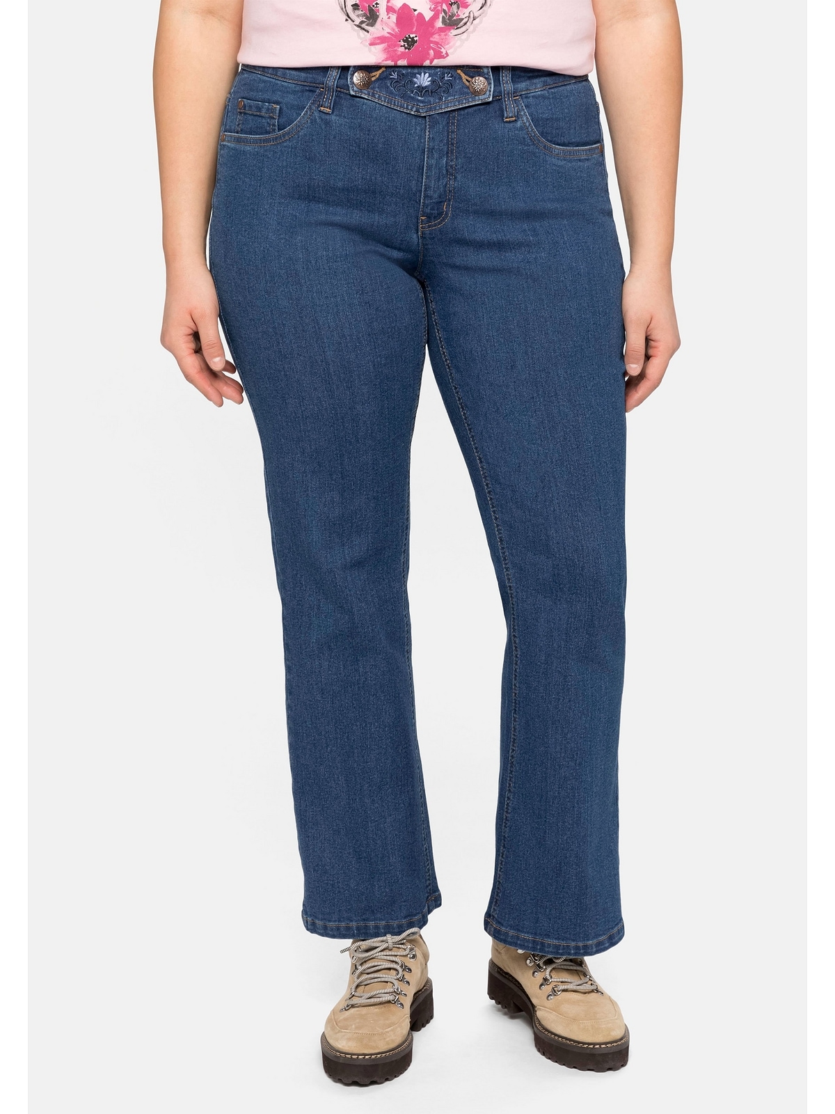Bootcut-Jeans abknöpfbarem Größen«, mit im »Große Sheego Trachtenlook Latz online