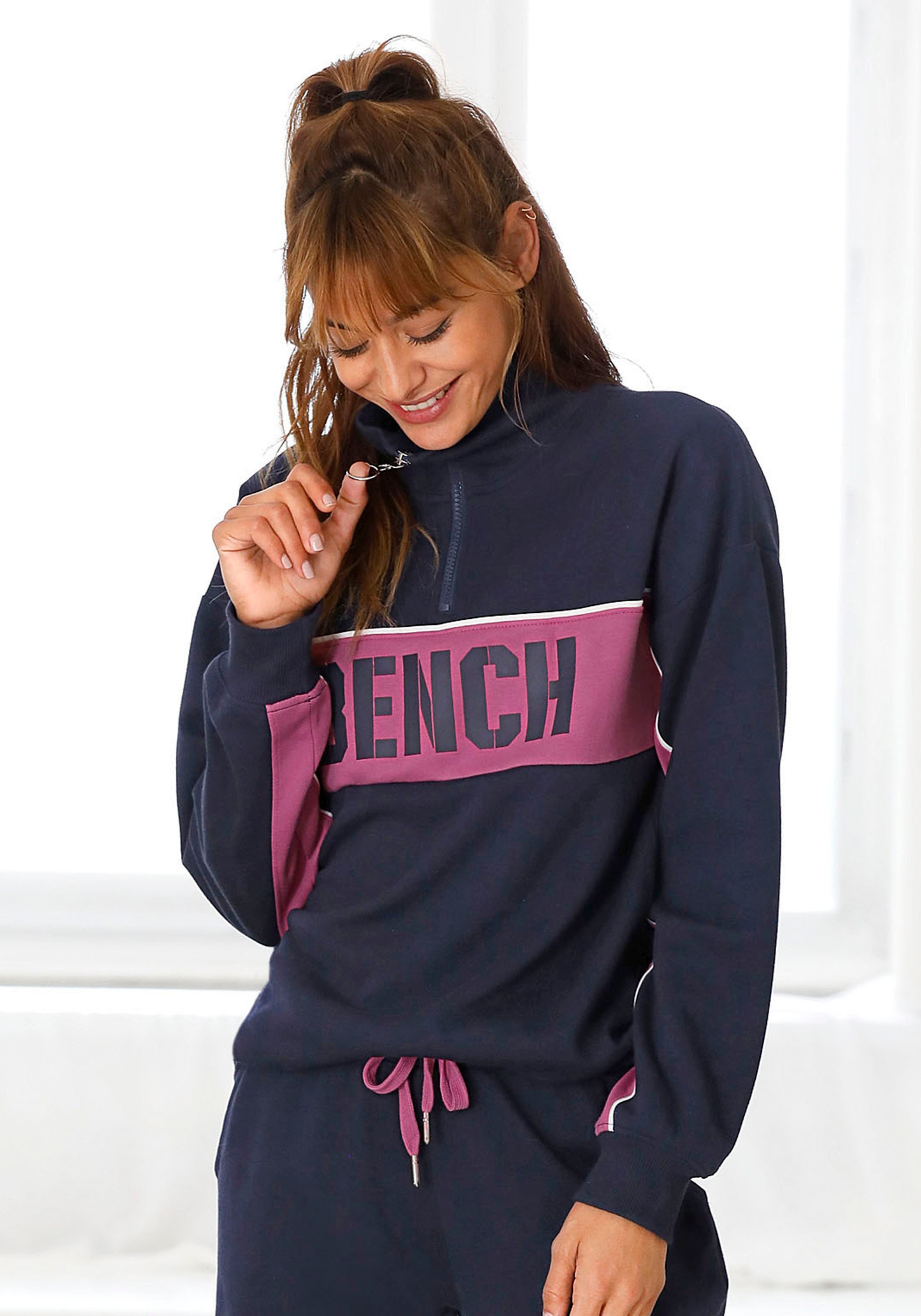 Bench. Sweatshirt, im Color-Blocking Design Logoprint, shoppen mit Loungeanzug