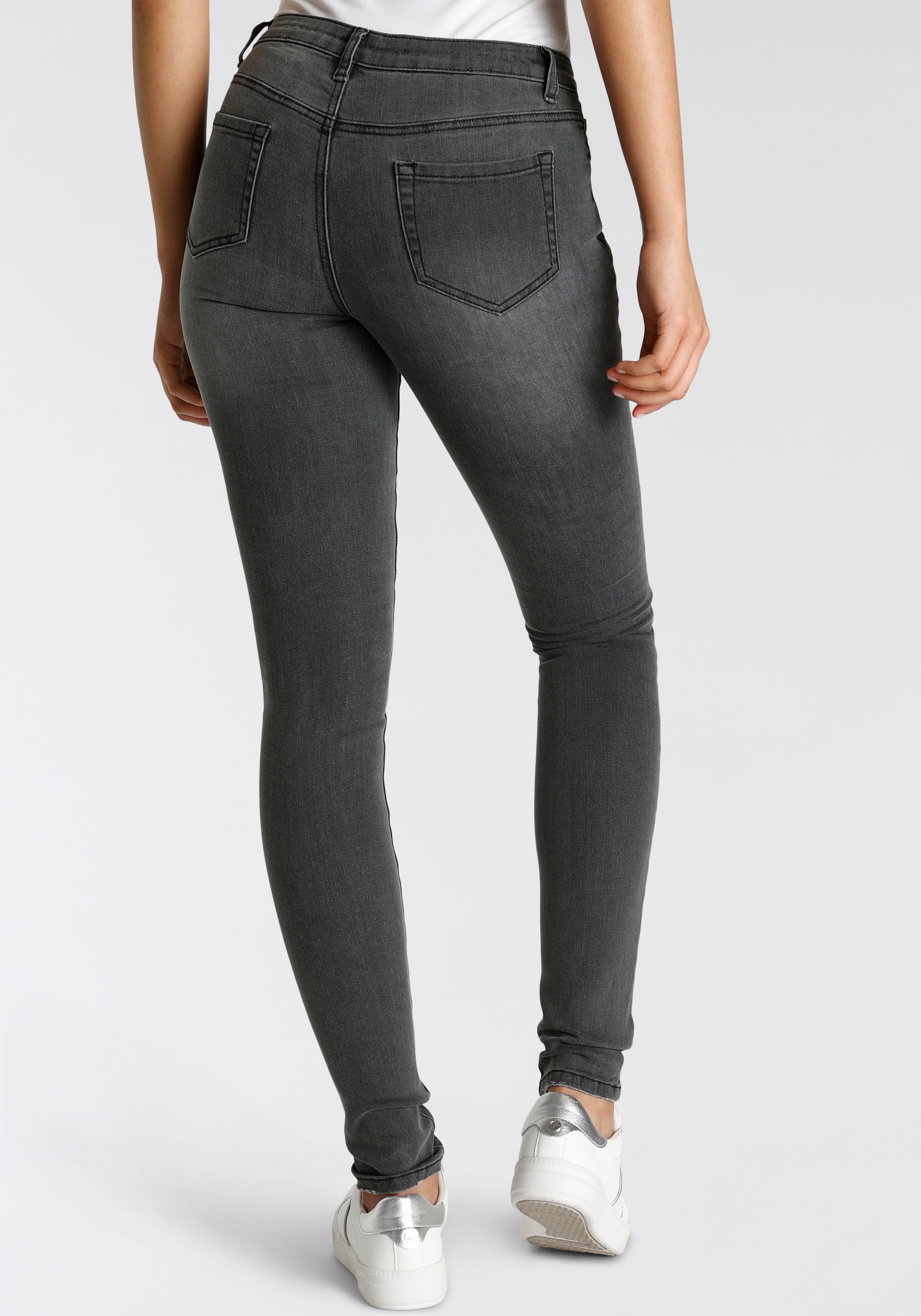Bruno Banani 5-Pocket-Jeans, Schädel- Applikation NEUE KOLLEKTION shoppen