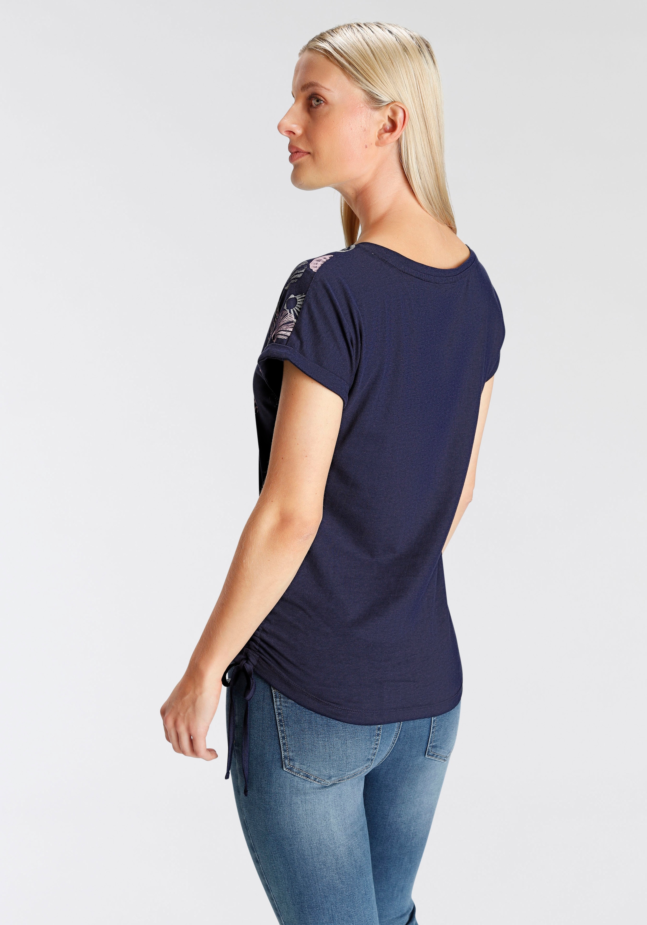 DELMAO T-Shirt, mit seitlichen Raffungen in verschiedenen Druckdesigns - NEUE  MARKE kaufen | I\'m walking