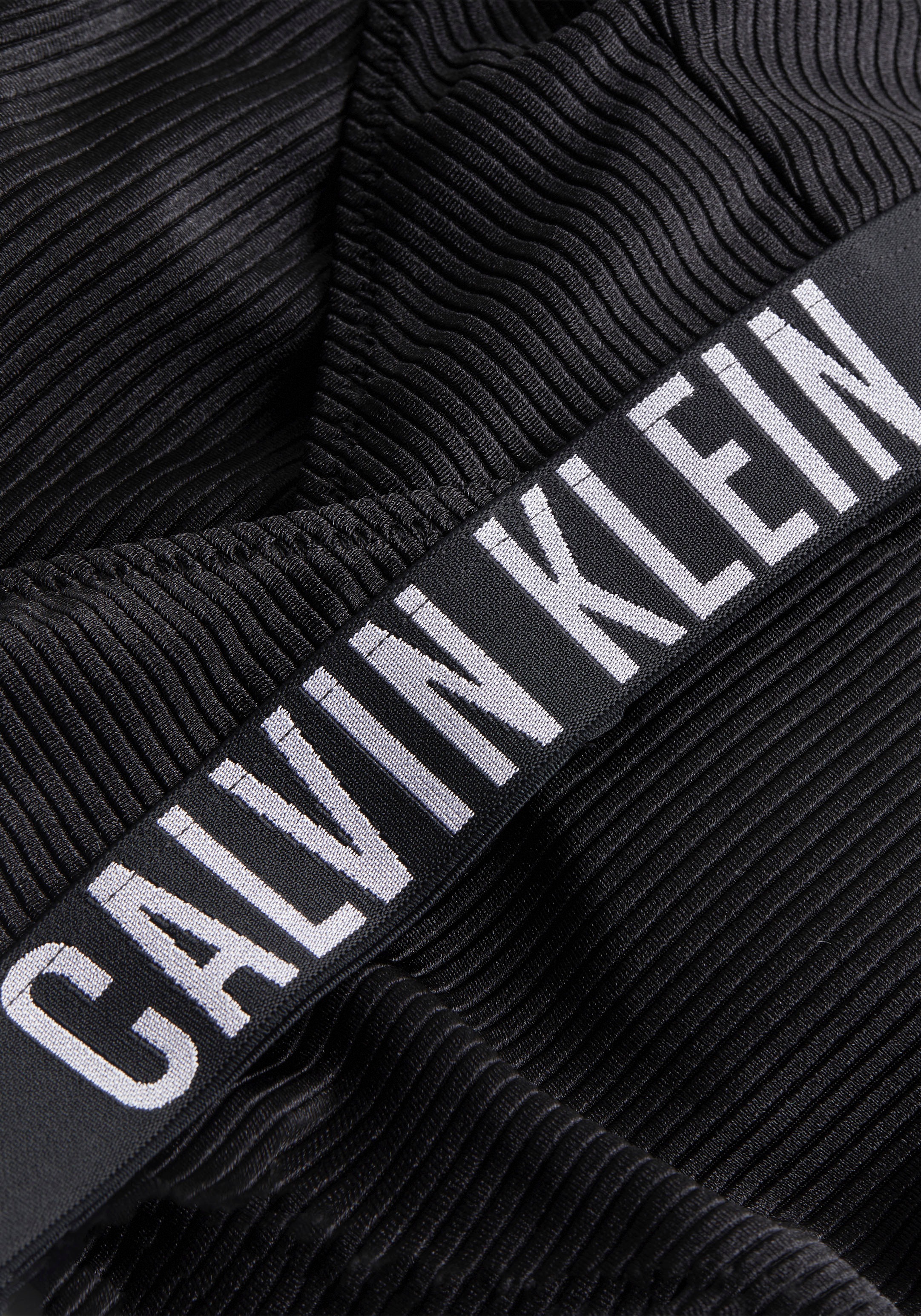 Calvin Klein walking St.), Swimwear Markenlabel (2 Triangel-Bikini TRIANGLE SET«, I\'m | mit »CROSSOVER BIKINI