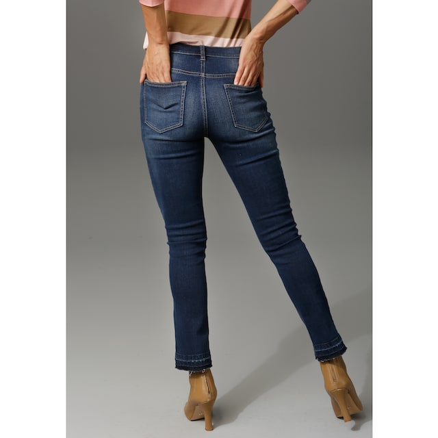 2024 Neuzugänge Aniston CASUAL Bootcut-Jeans, mit trendiger leicht Waschung ausgefranstem Beinabschluss shoppen am
