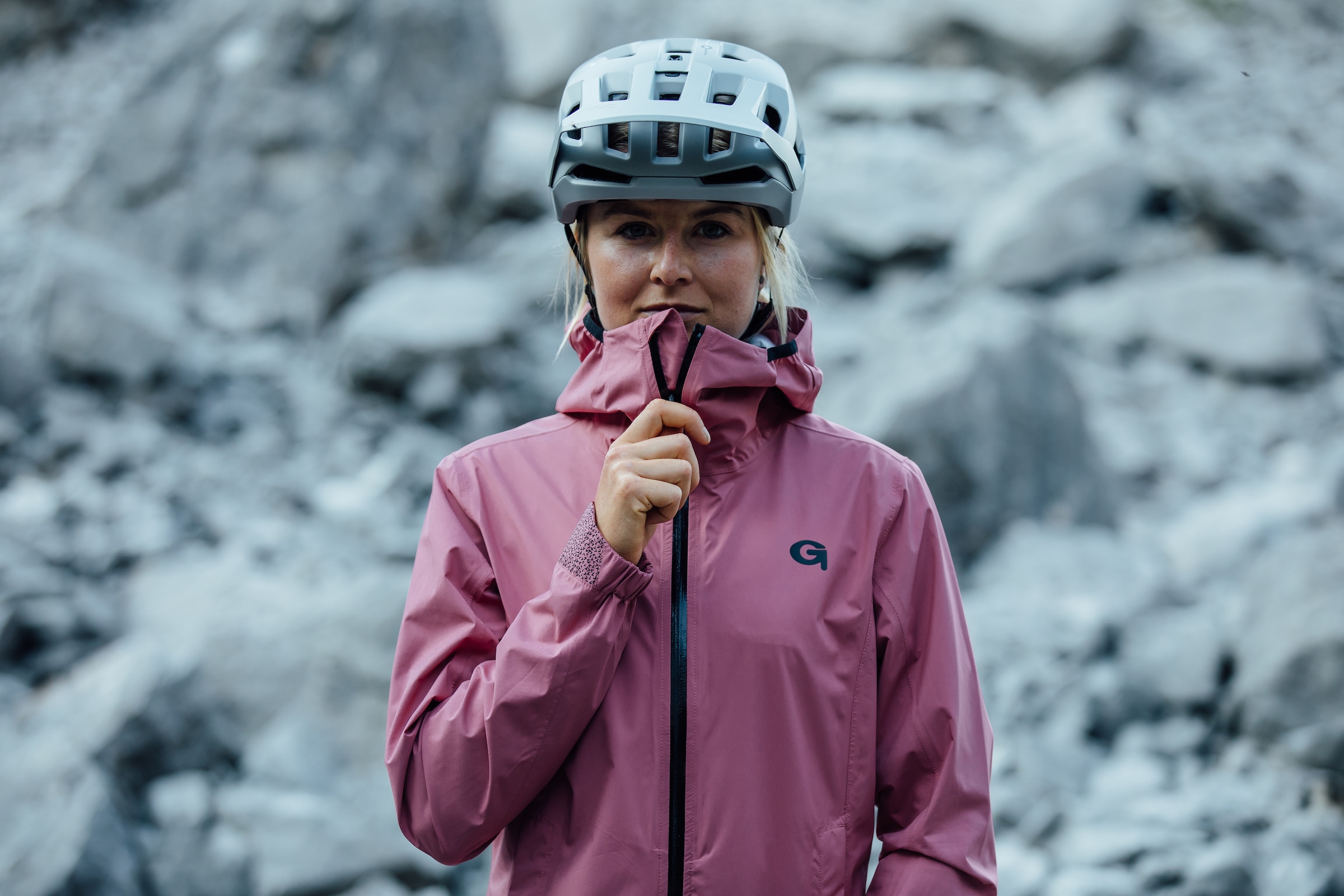 Gonso Fahrradjacke »Sura Plus«, Damen wind- online Kapuze und Radjacke mit Regenjacke wasserdicht