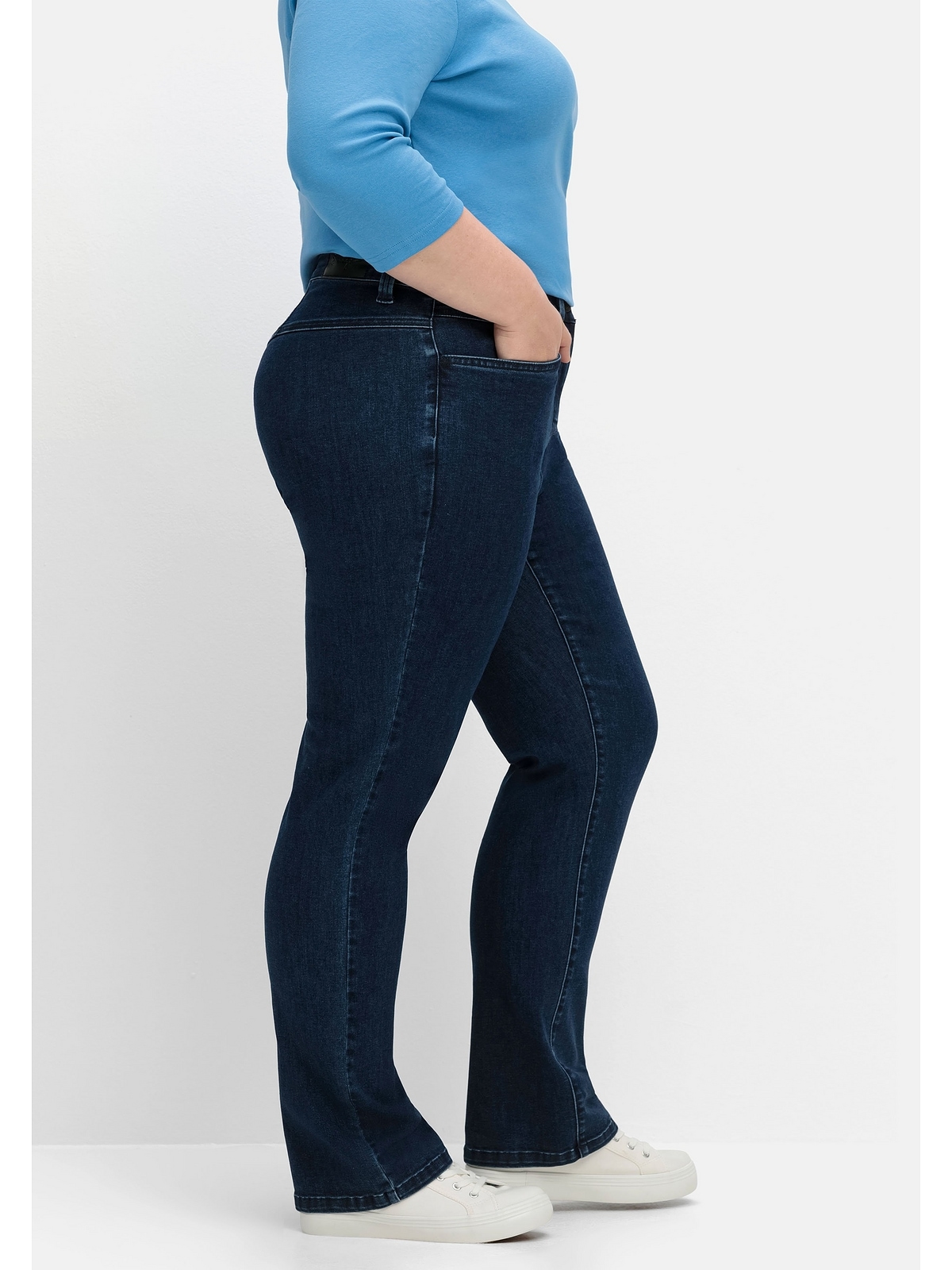 Sheego Gerade REPREVE® walking Größen«, mit online recycled »Große Jeans I\'m | Polyesterfasern