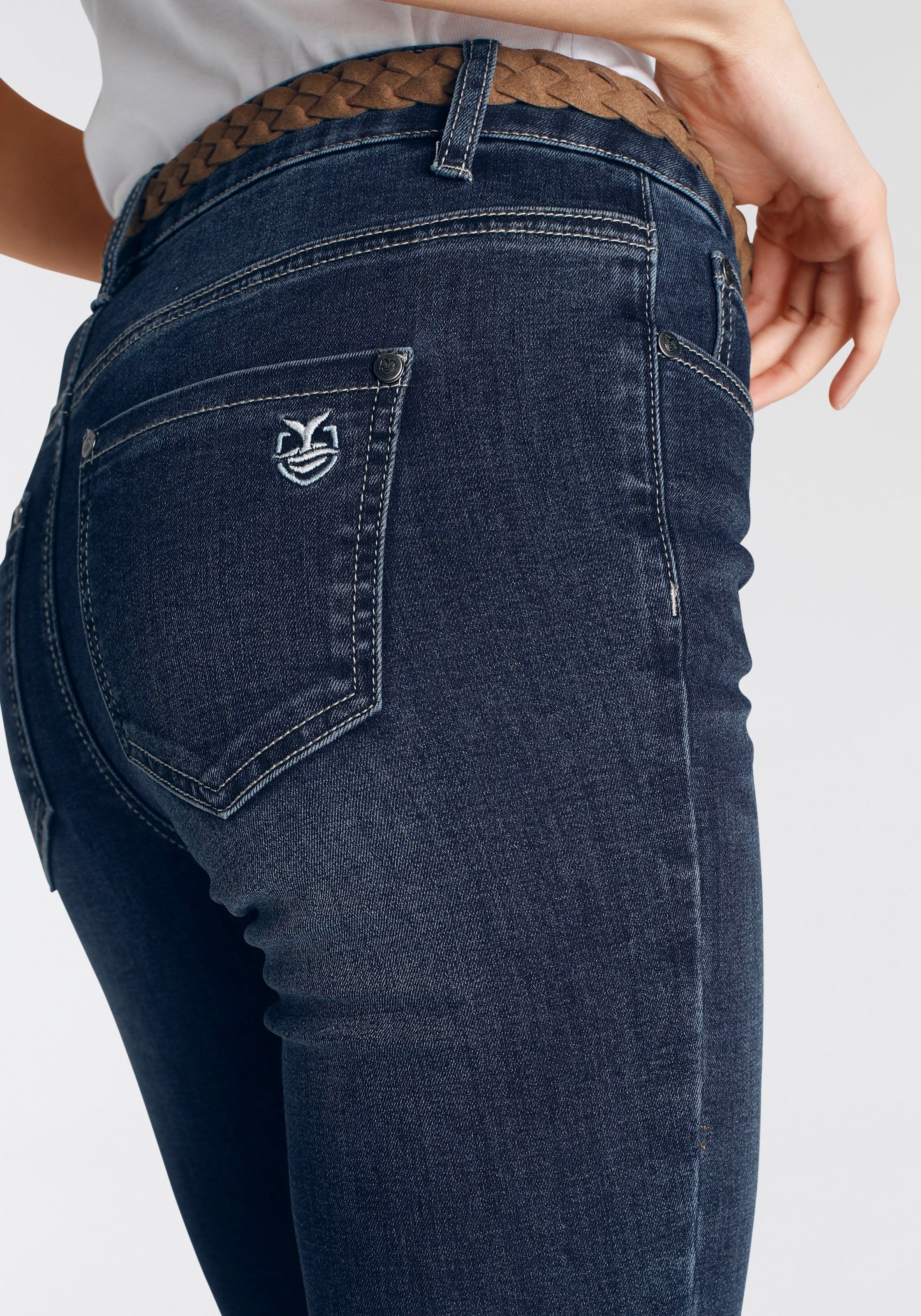 DELMAO Slim-fit-Jeans, (Set, 2 tlg., mit Gürtel), mit modischem  Flechtgürtel ---NEUE MARKE! kaufen