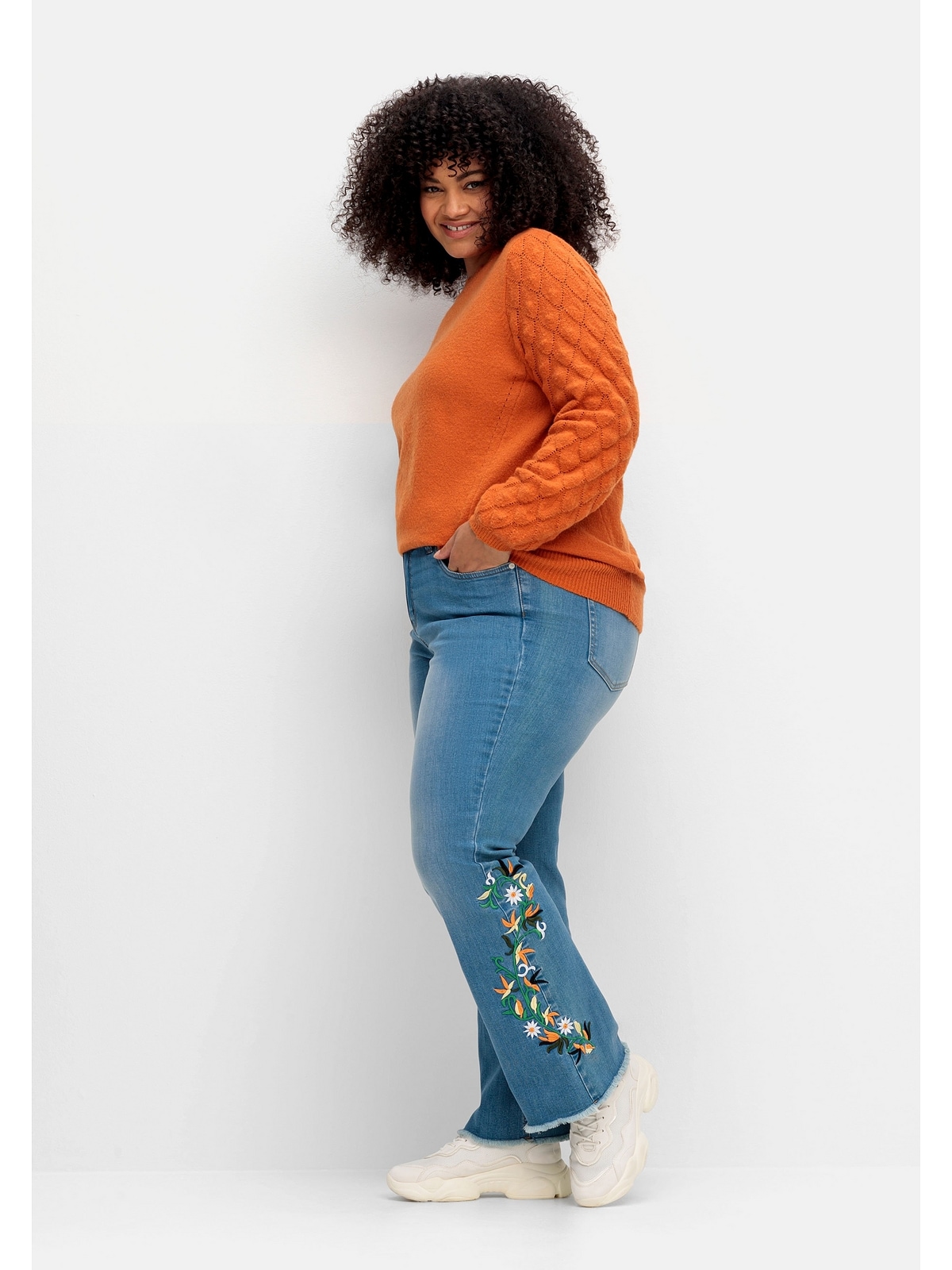 sheego by Joe Browns Stretch-Jeans »Große Größen«, mit Blumenstickerei und  Fransensaum online | I\'m walking