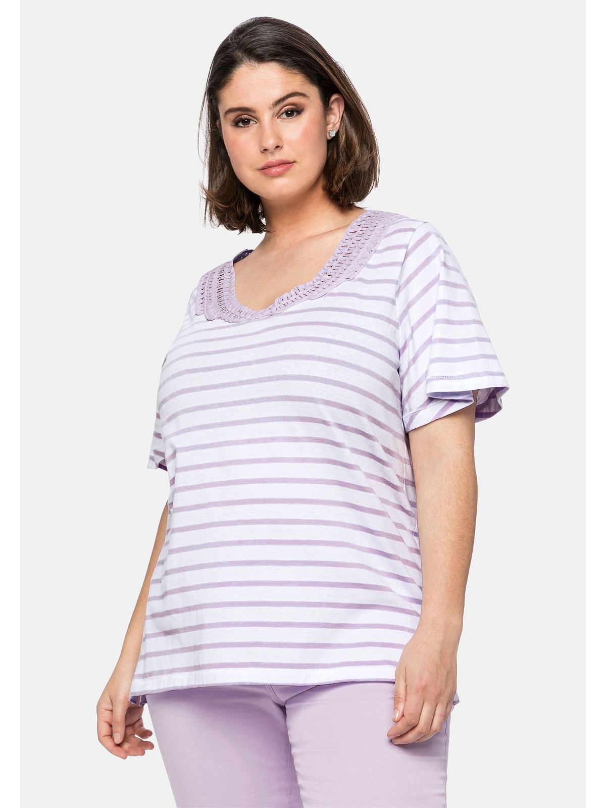 Sheego T-Shirt »Große Größen«, mit breiter Spitze am Rundhalsausschnitt  shoppen | I\'m walking