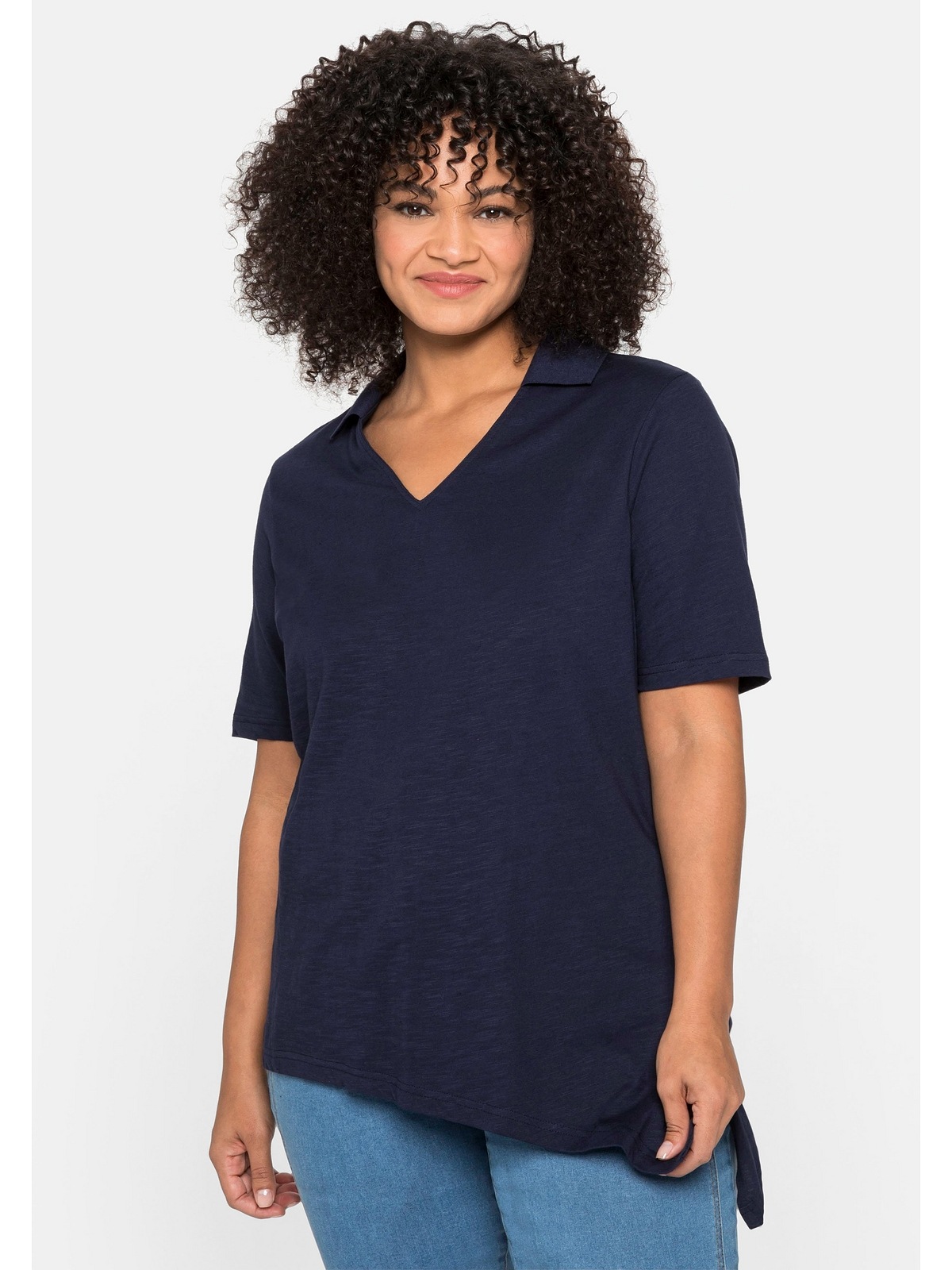 Sheego T-Shirt »Große bestellen mit und | Polokragen Größen«, asymmetrischem I\'m Saum walking