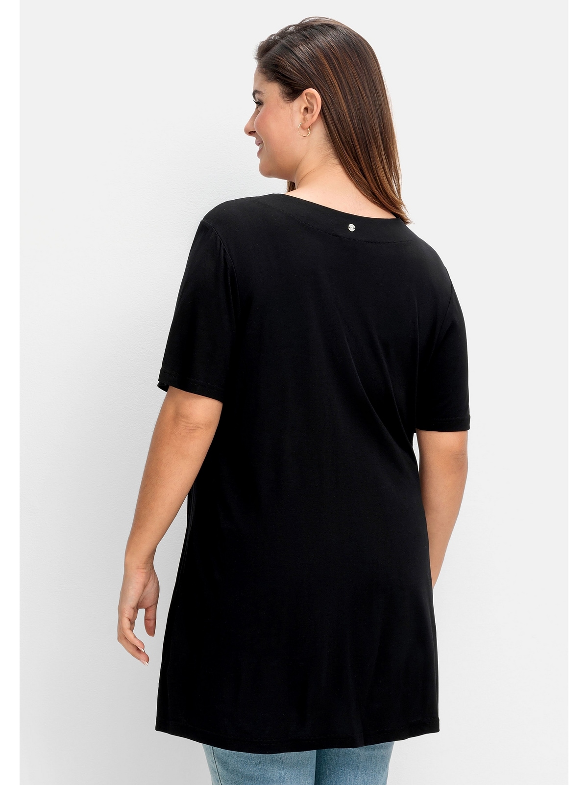 Sheego bestellen mit am in Größen«, Zierbändern V-Ausschnitt »Große A-Linie T-Shirt