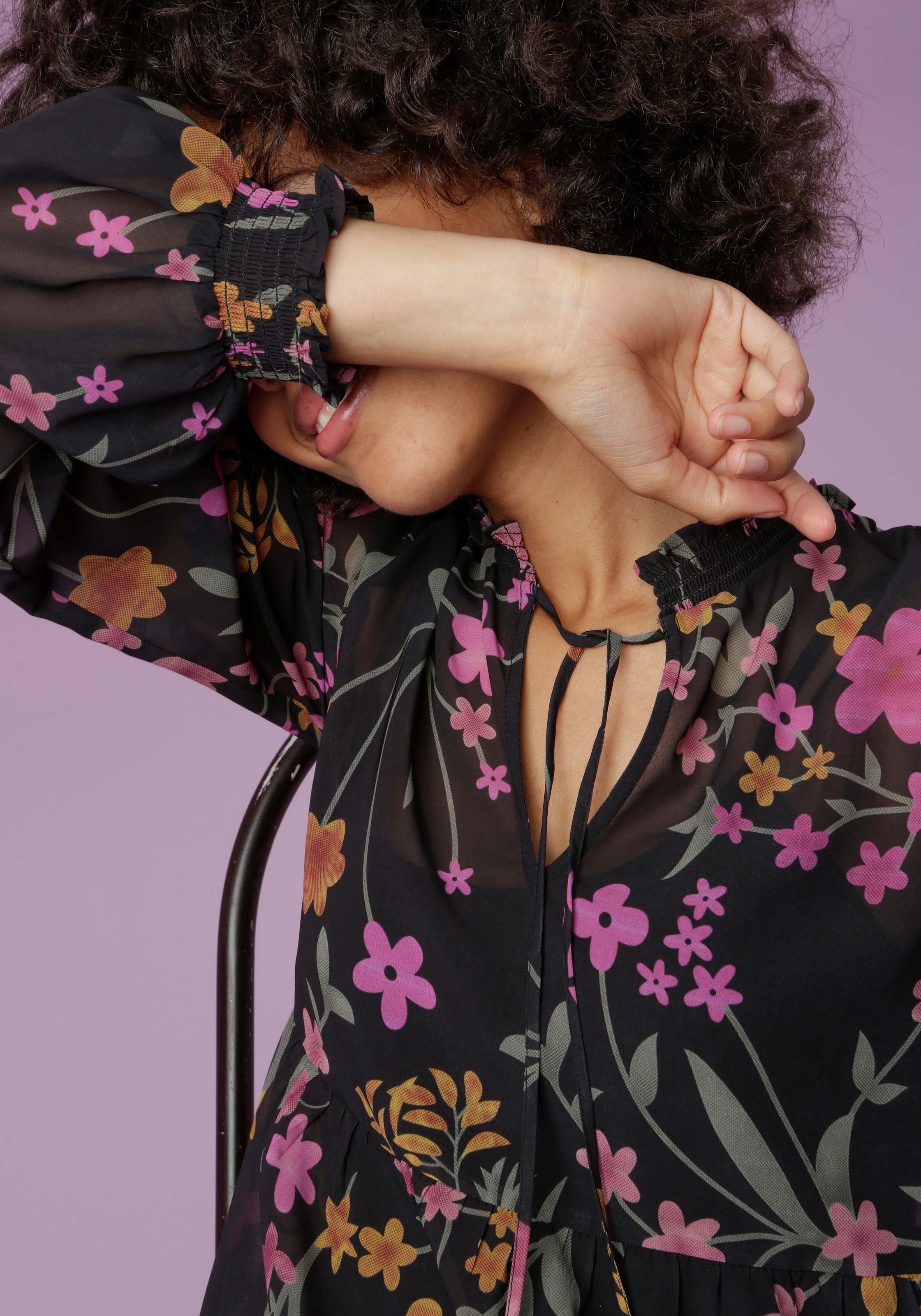 Aniston CASUAL Blusenkleid, mit online Blumenstruck farbenfrohem
