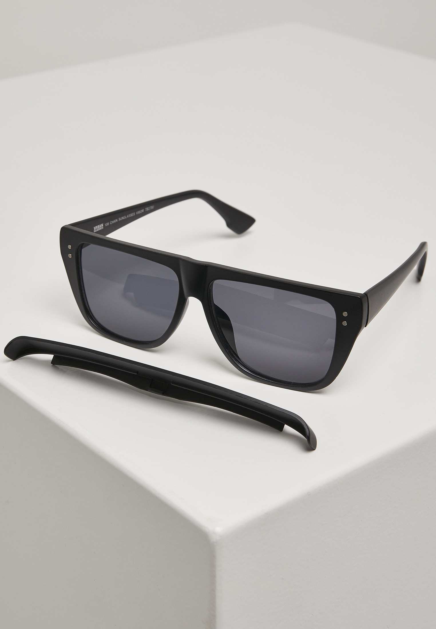URBAN CLASSICS Sonnenbrille »Accessoires 108 Onlineshop Visor« Chain | im I\'m Sunglasses walking