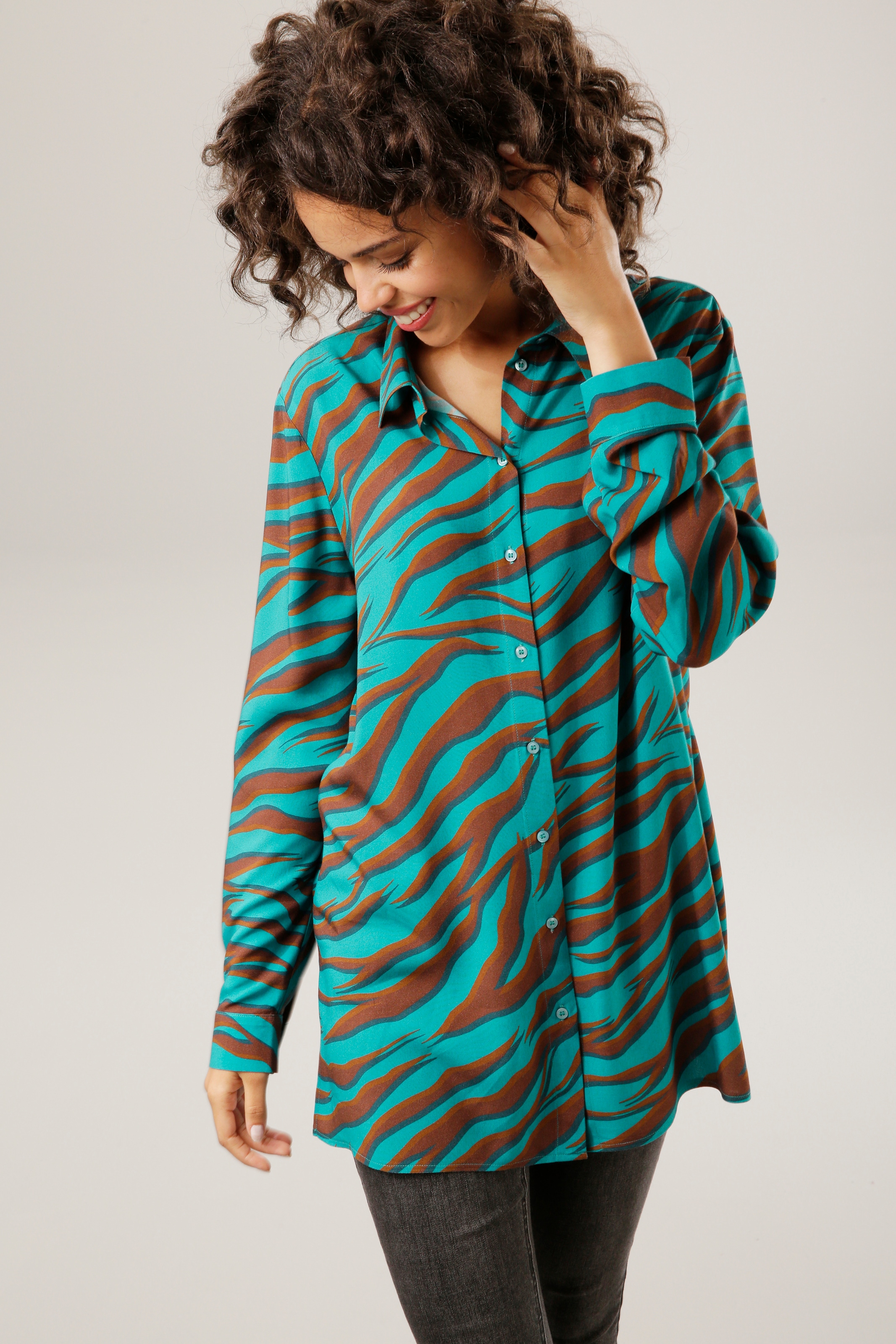 Aniston CASUAL Hemdbluse, | farbenfrohen kaufen I\'m Unikat Druck walking ein - Teil mit jedes