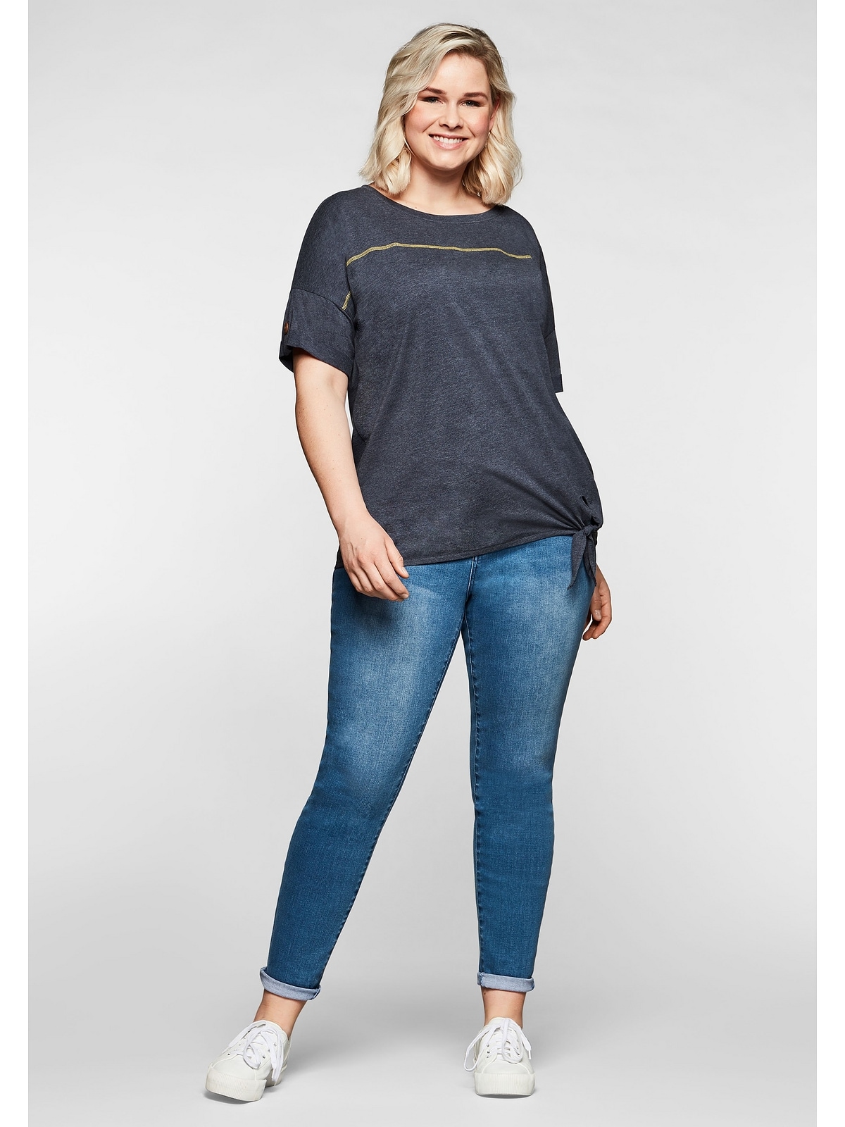 Sheego T-Shirt »Große Größen«, mit Ziernaht und Knotendetail am Saum  bestellen | T-Shirts