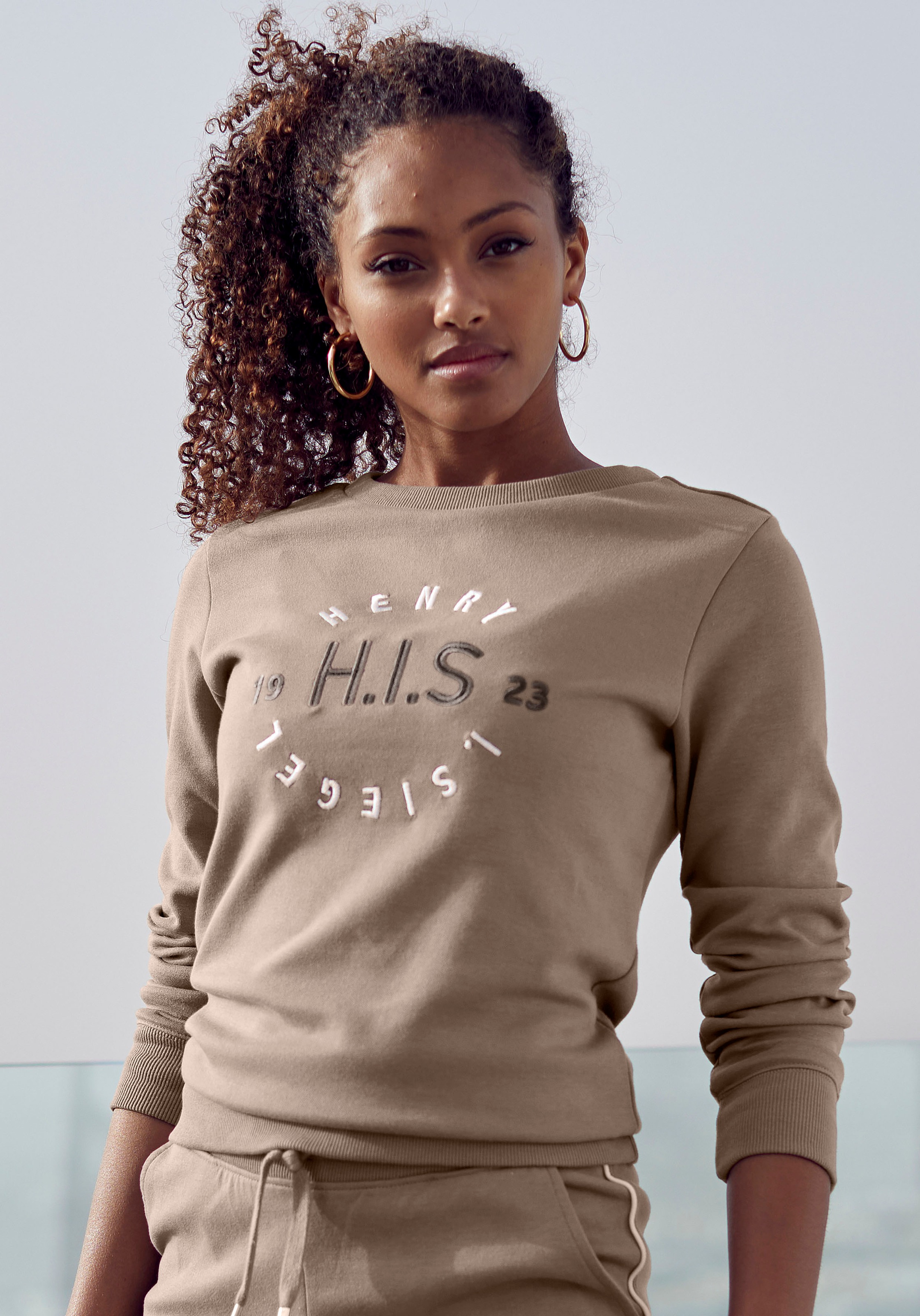 Loungeanzug H.I.S mit großer Sweatshirt, Logo shoppen Stickerei,