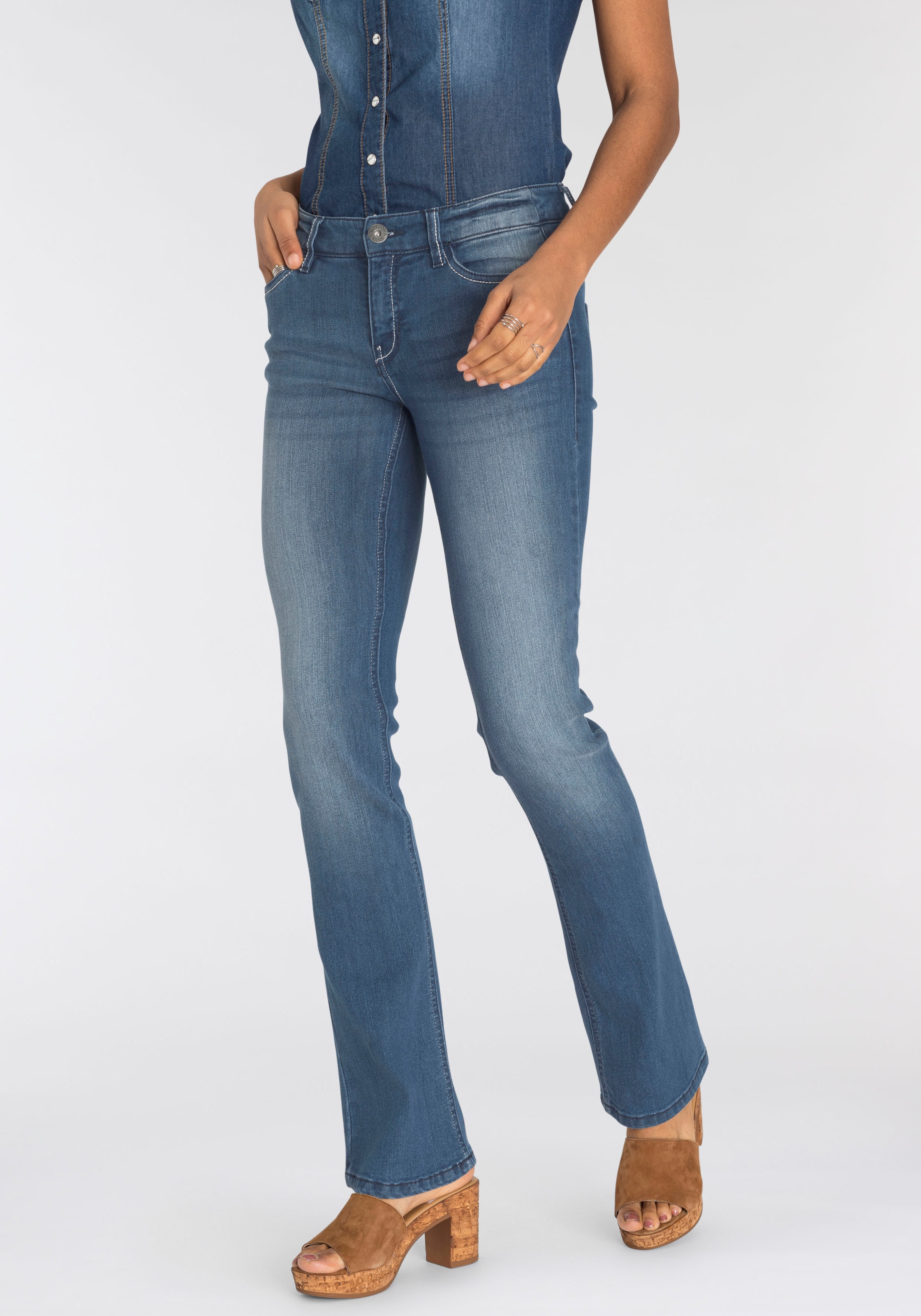 Arizona Bootcut-Jeans »mit Kontrastnähten«, Mid Waist shoppen | I'm walking