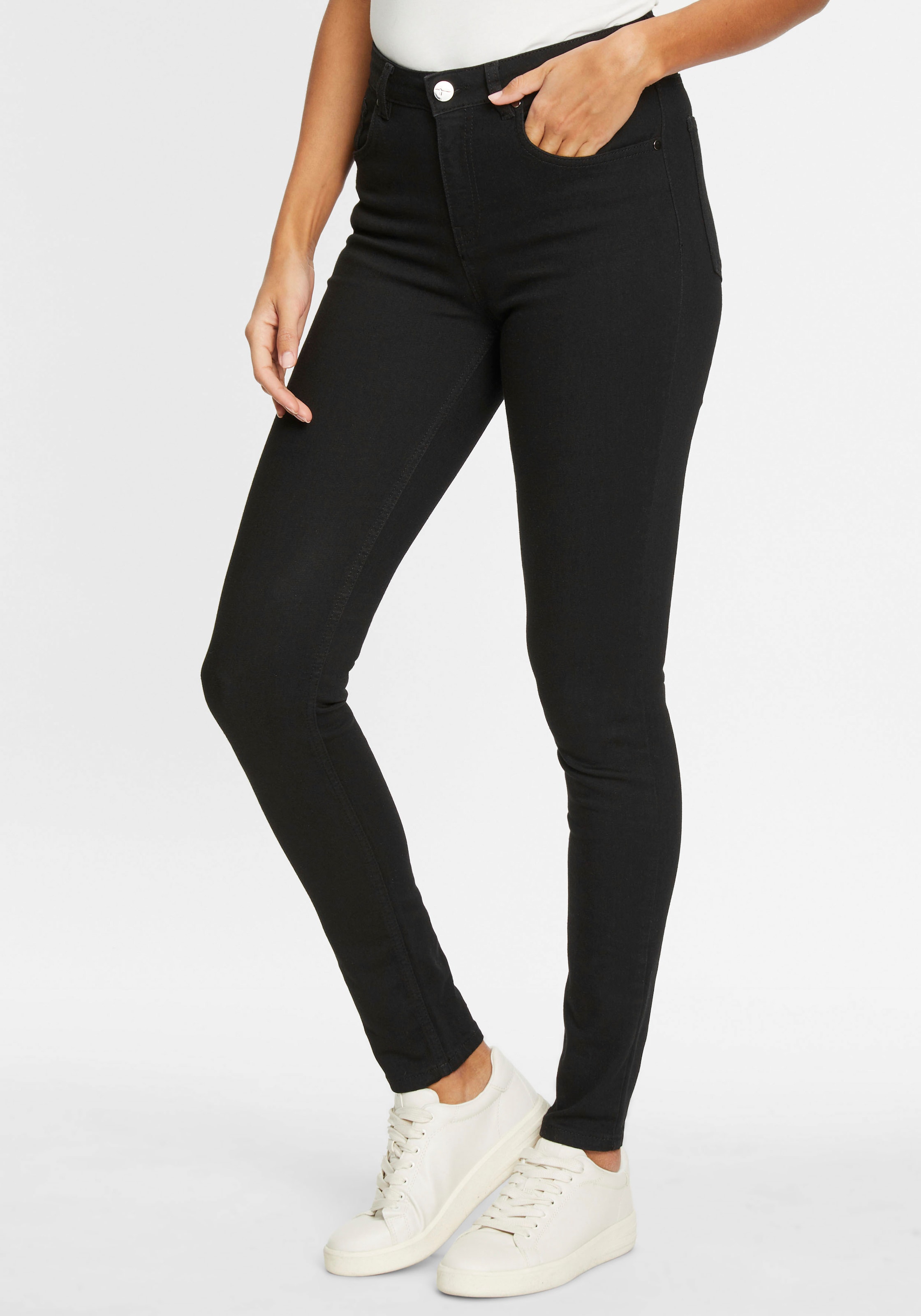 Tamaris Skinny-fit-Jeans, mit Logo-Badge - NEUE KOLLEKTION shoppen
