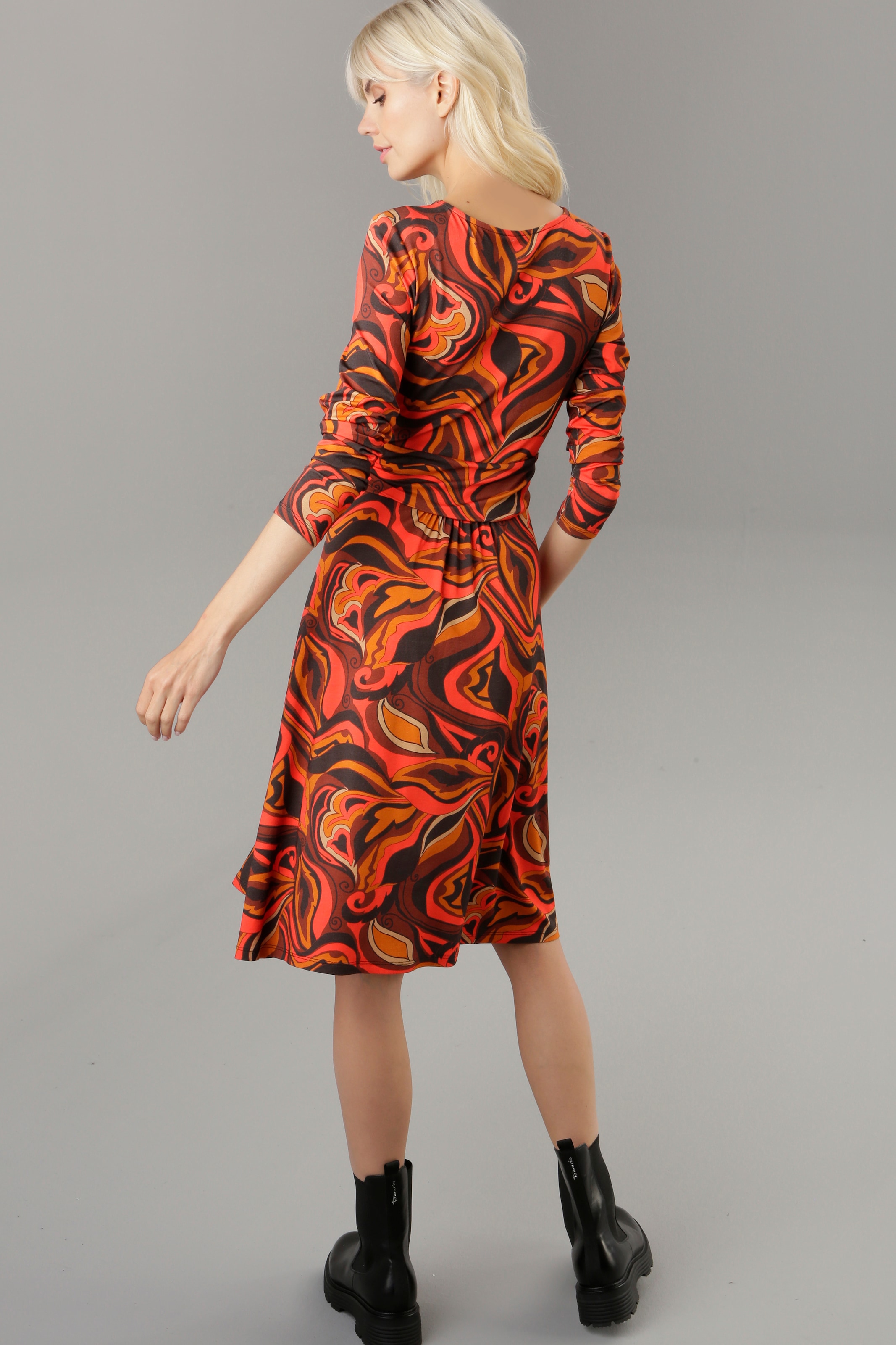 Aniston SELECTED Jerseykleid, mit Raffung Taille online in der