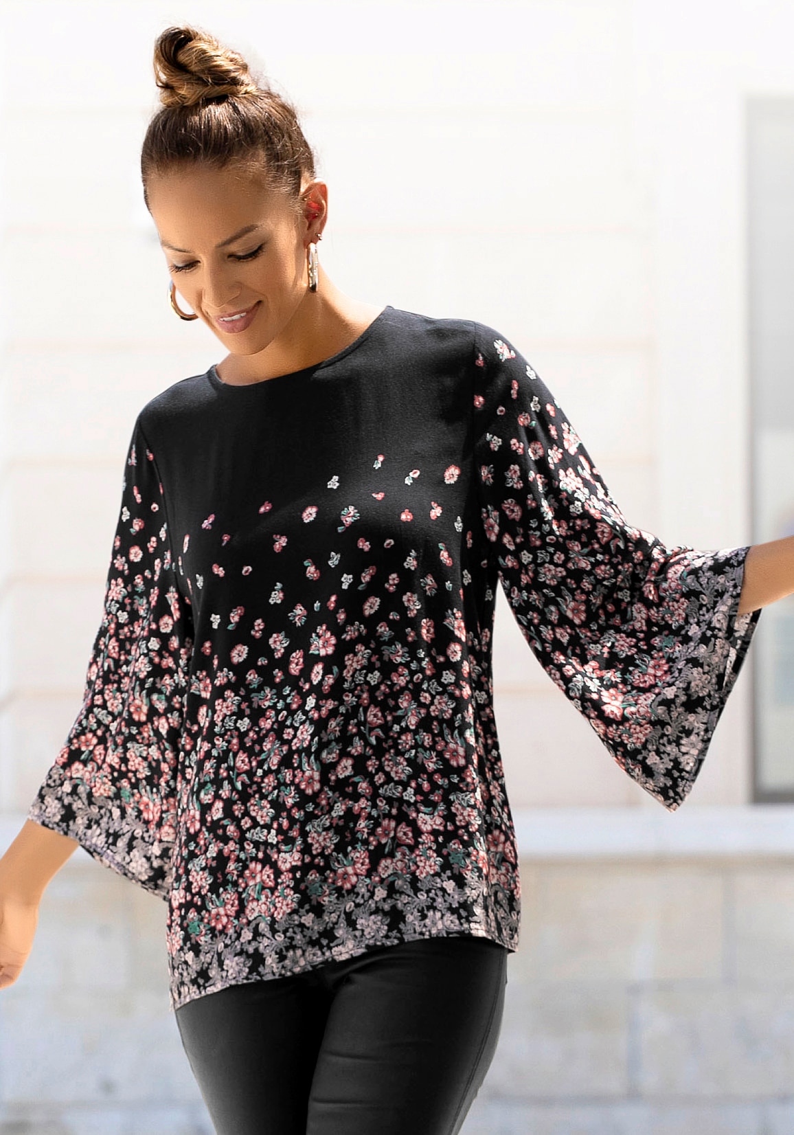 LASCANA Druckbluse, mit Blumendruck und Trompetenärmel, Blusenshirt, elegant  online | I\'m walking