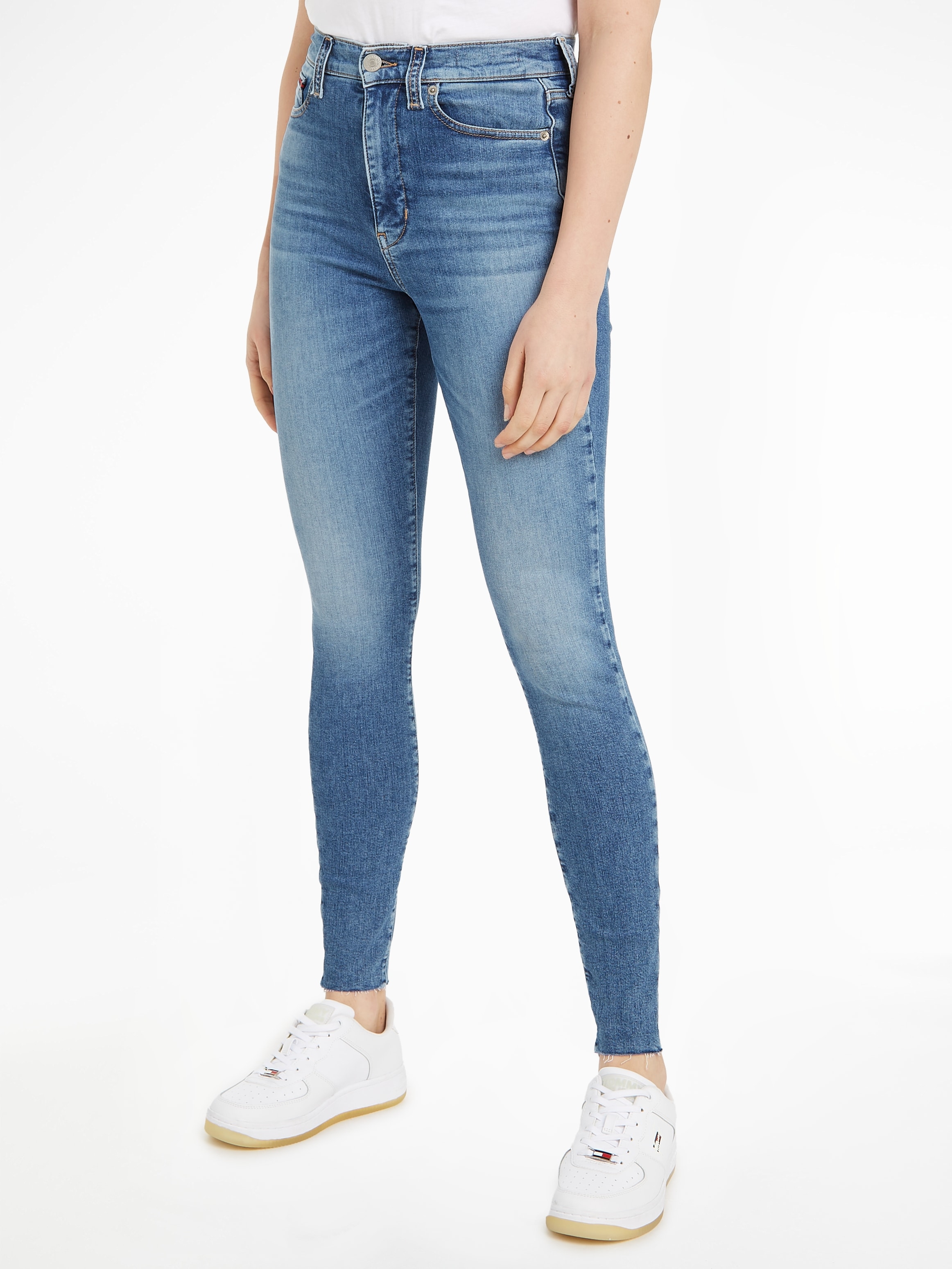 Tommy Jeans Skinny-fit-Jeans SYLVIA I\'m »Jeans | SSKN mit HR walking und Labelflags Logobadge CG4«, shoppen