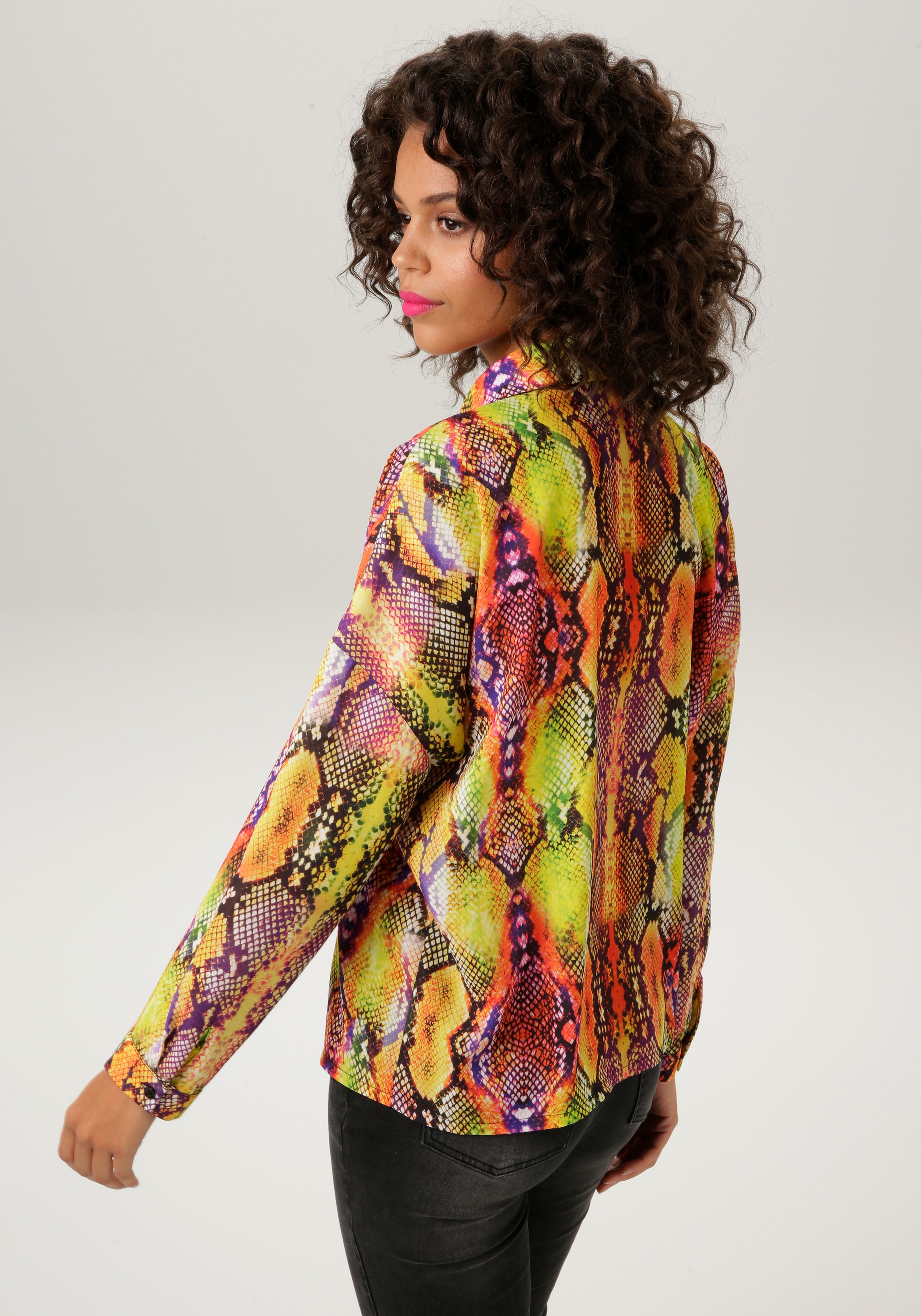 Aniston CASUAL Hemdbluse, mit farbenfrohem Schlangendruck - NEUE KOLLEKTION  online kaufen | I\'m walking