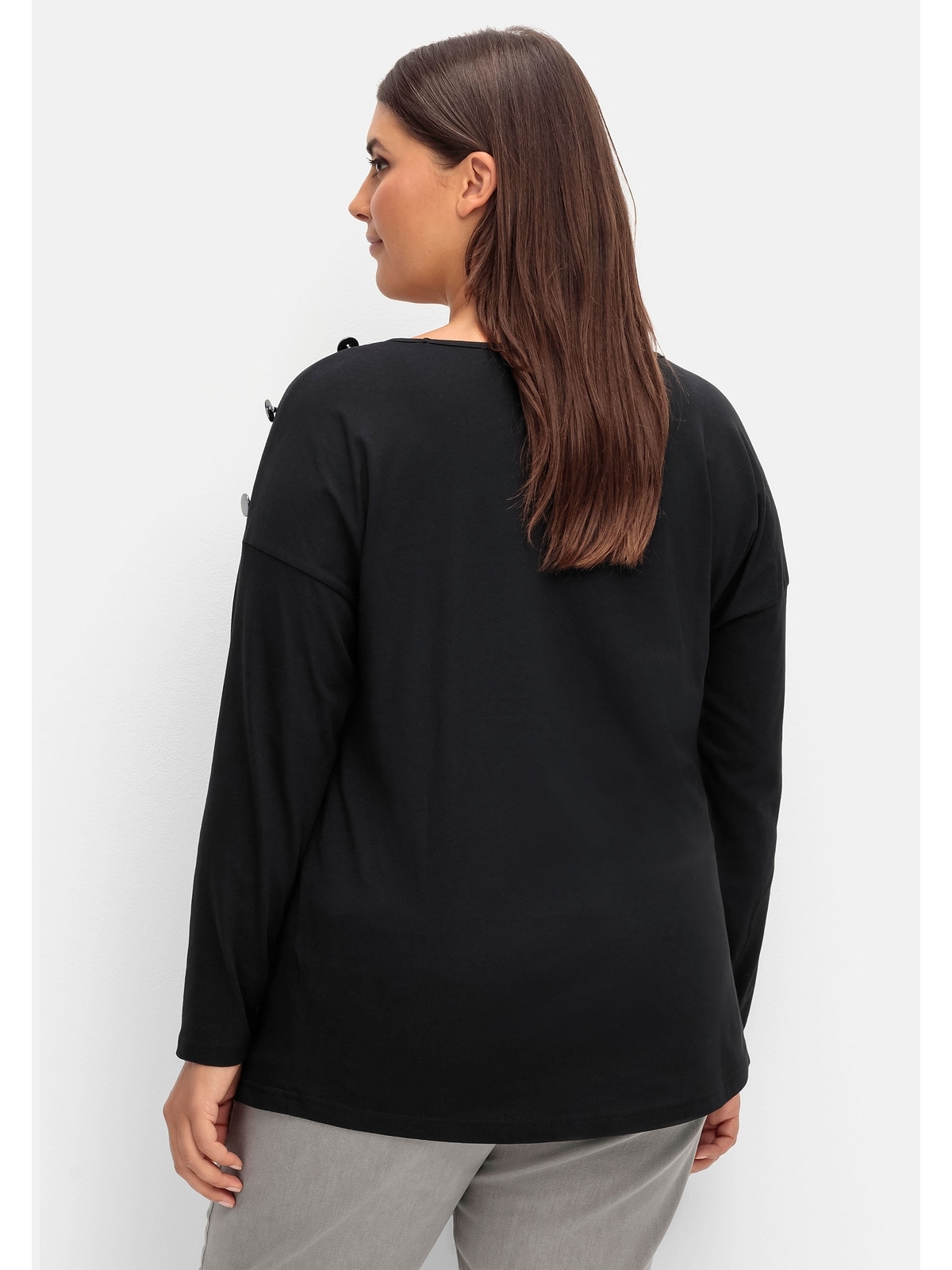 Langarmshirt I\'m »Große Sheego Größen«, auf walking Schulter mit online der Schmuckknöpfen | kaufen