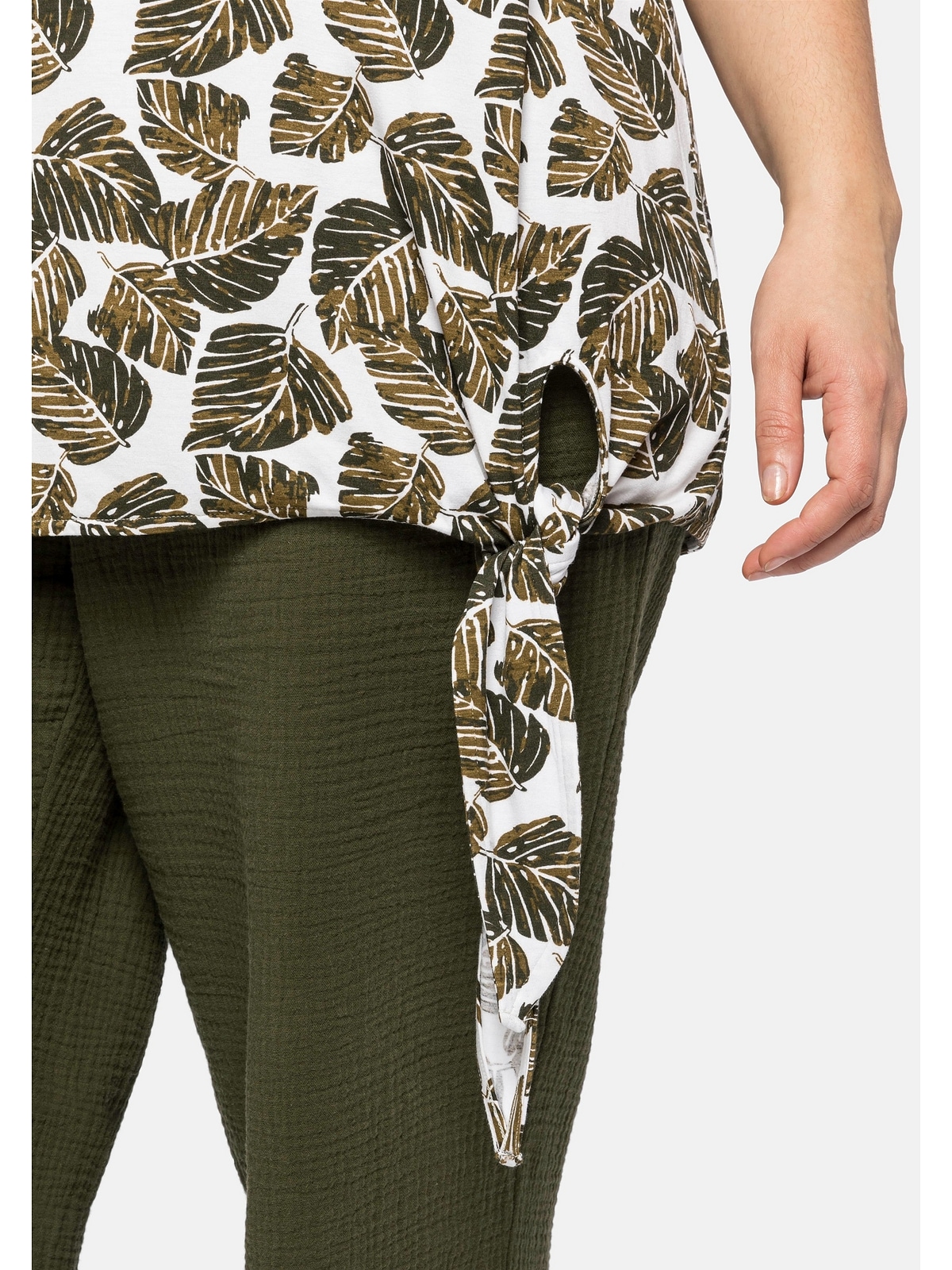 Sheego T-Shirt »Große Größen«, mit Blätterprint und Knoten am Saum shoppen  | I\'m walking | T-Shirts