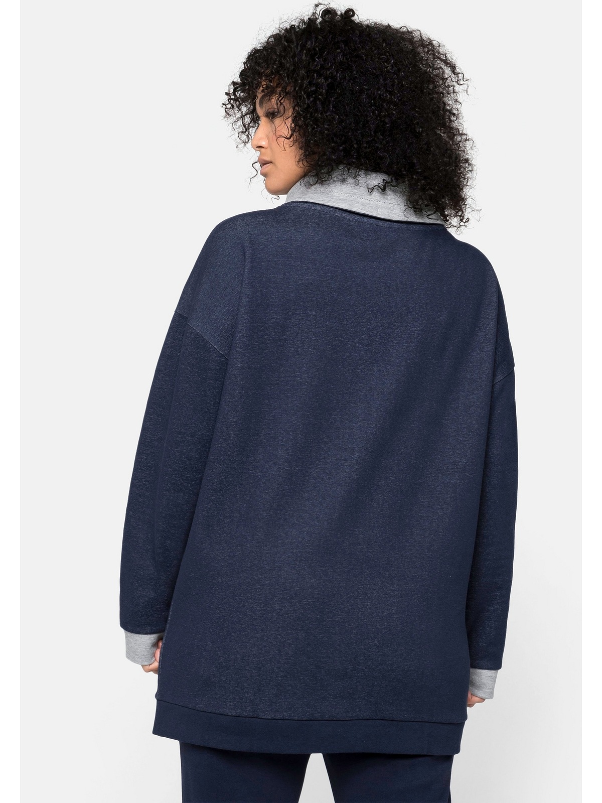 Kontrastdetails mit Sweatshirt Große Sheego weitem Kragen und Größen