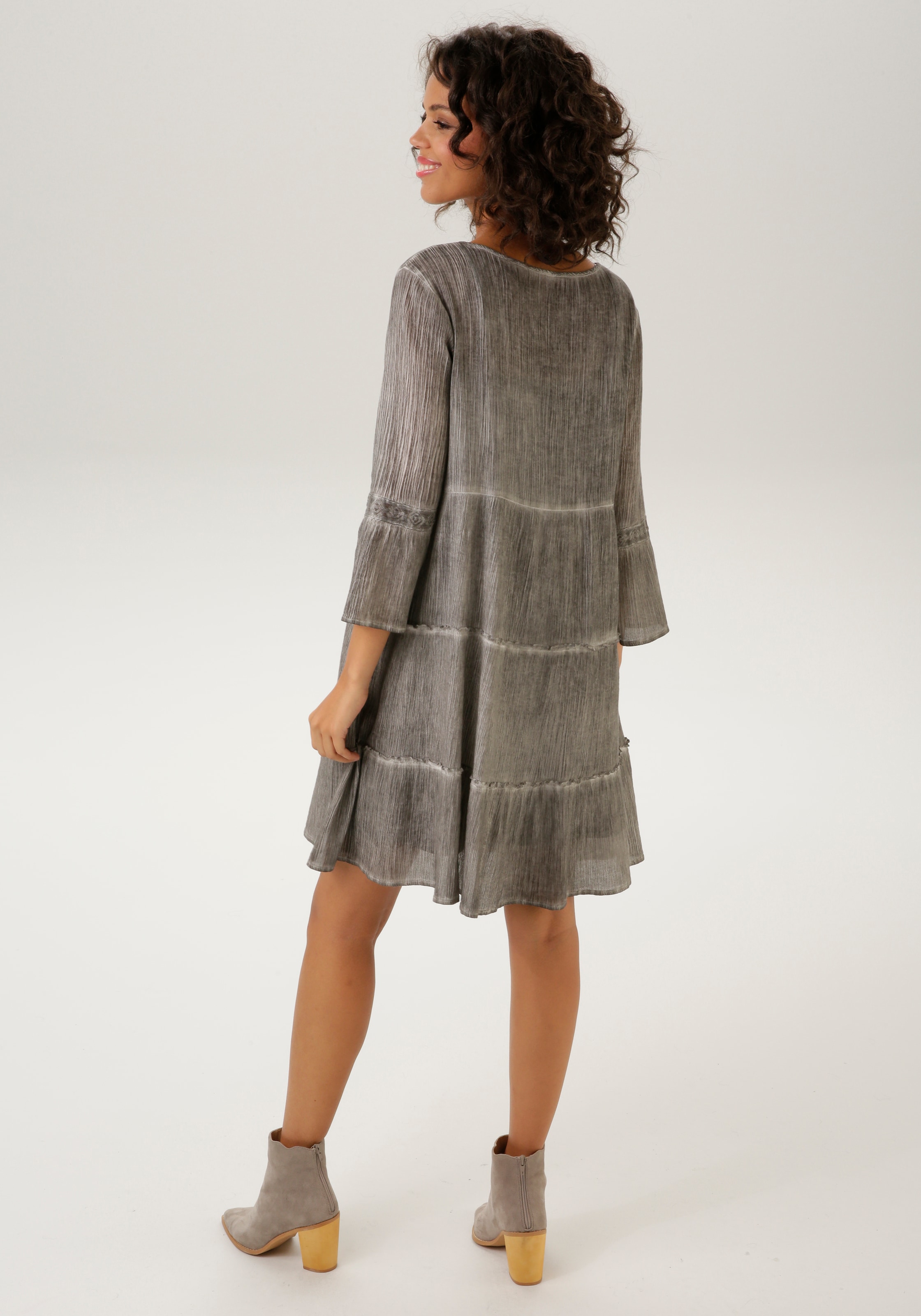 aufwändiger CASUAL I\'m - KOLLEKTION Jersey-Unterkleid), | Aniston Spitzenverzierung mit kaufen NEUE walking online (mit Tunikakleid,