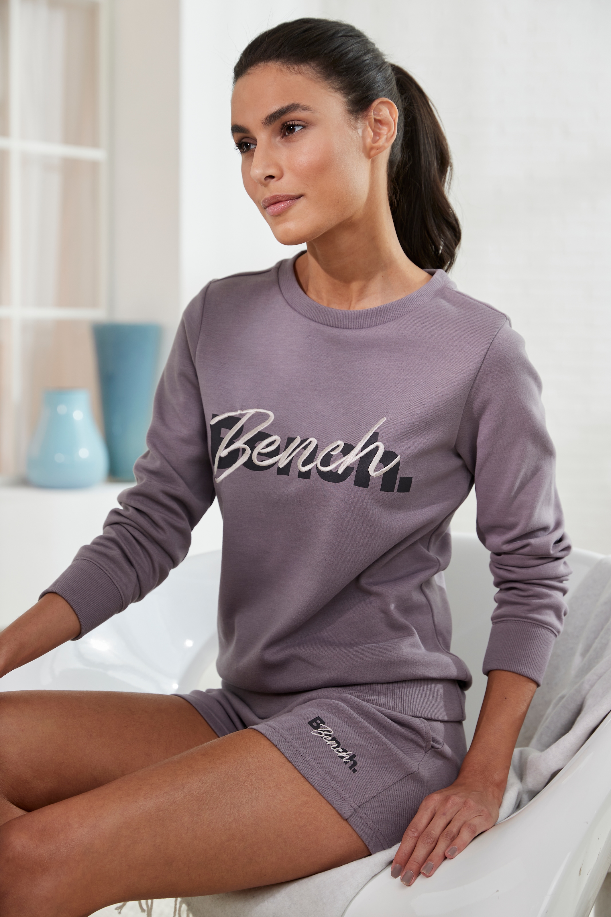 Bench. Loungewear Sweatshirt, mit Logodruck und Stickerei, Loungeanzug  kaufen | I\'m walking