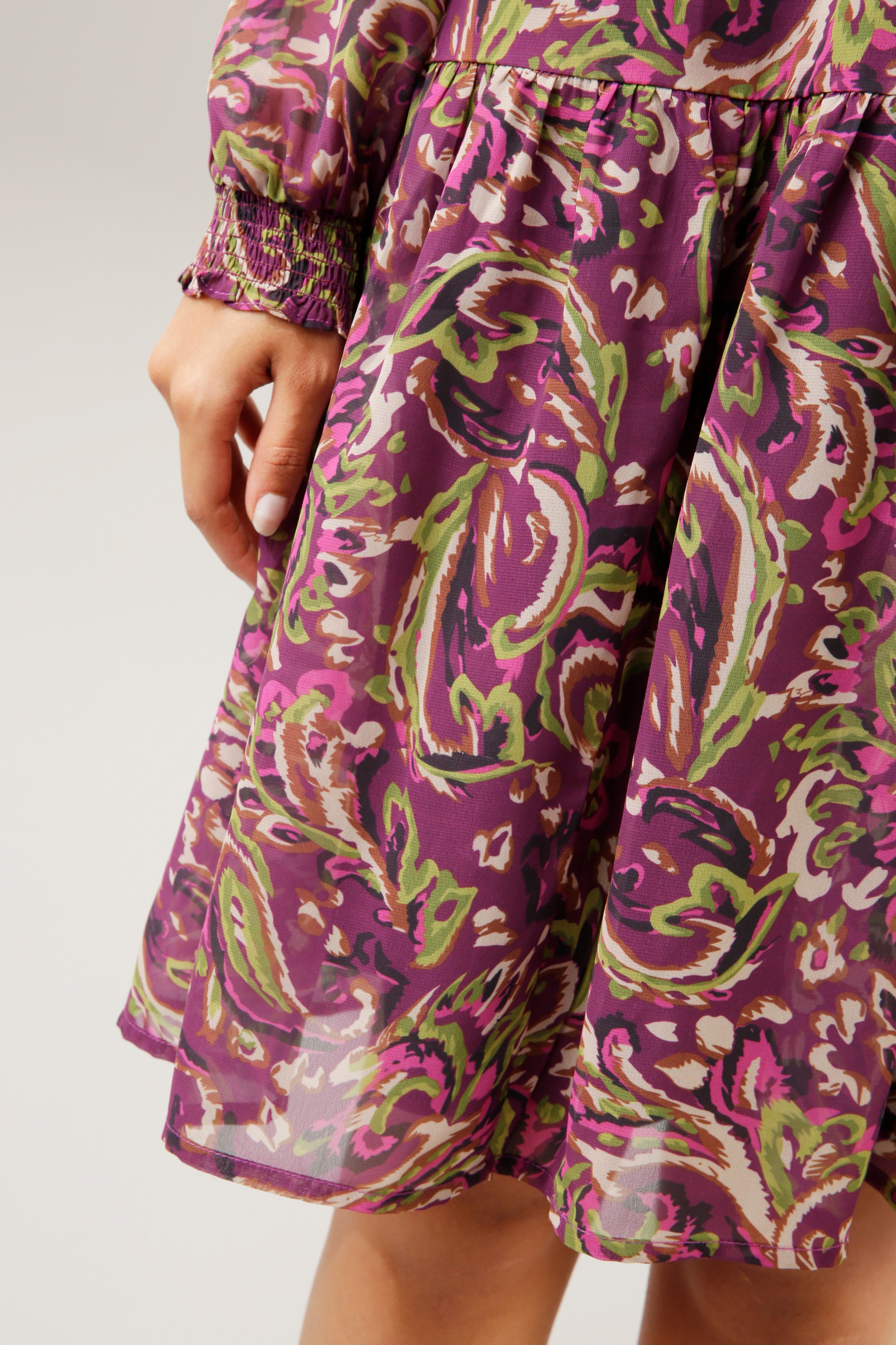 Aniston CASUAL Druck mit bestellen graphischem farbenfrohem, Blusenkleid