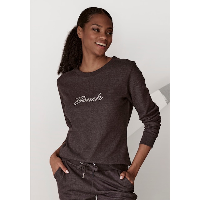 Bench. Loungewear Sweatshirt »-Loungeshirt«, mit glänzender Logostickerei,  Loungewear, Loungeanzug online kaufen | I\'m walking
