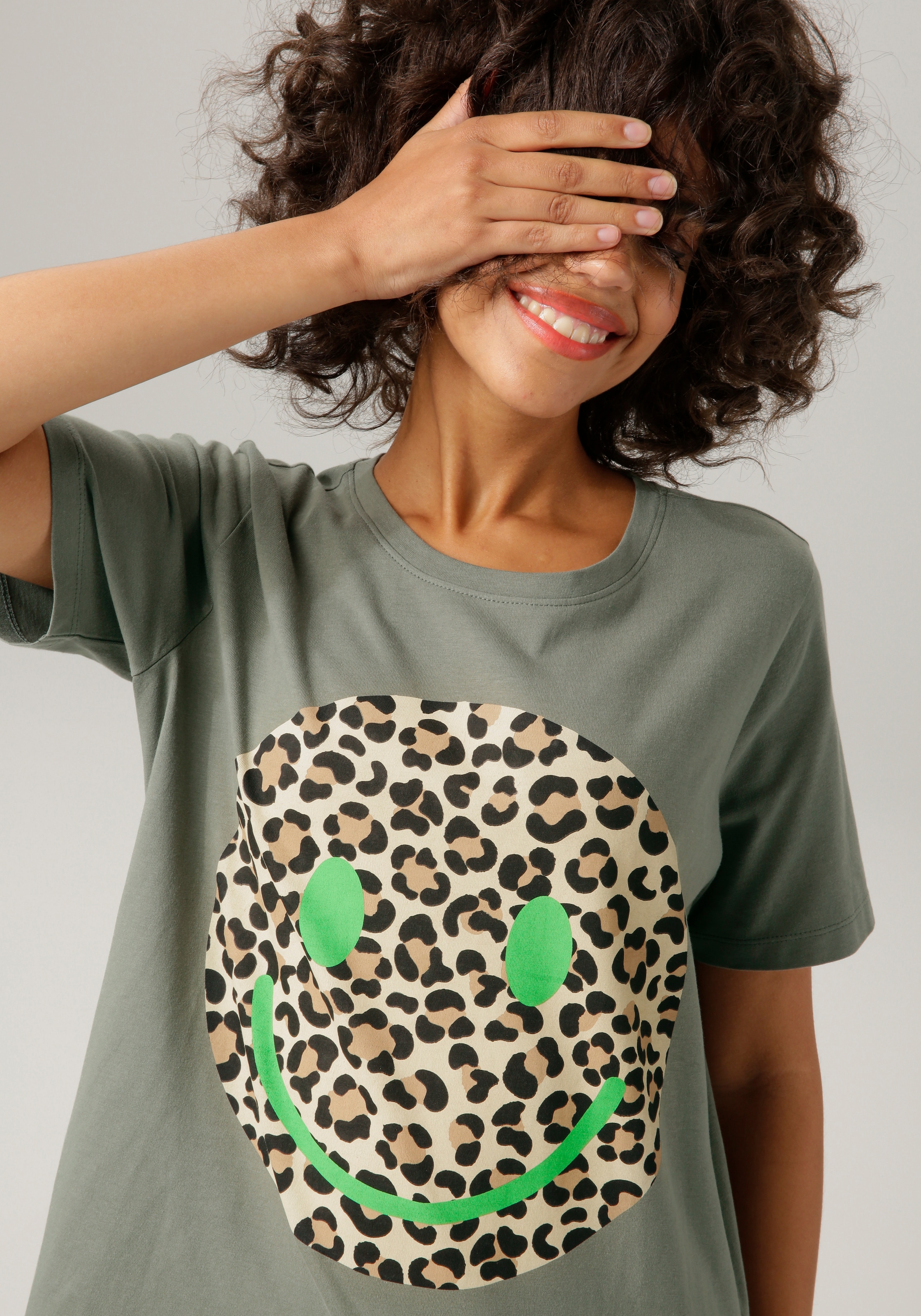 Aniston CASUAL T-Shirt, mit Smiley-Frontprint im Animal-Look kaufen