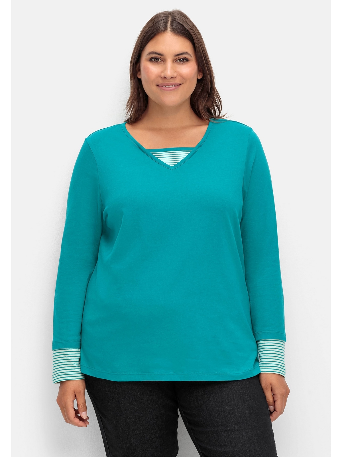 Sheego Langarmshirt »Große Größen«, mit Streifendetails, im Layerlook | I\'m  walking | V-Shirts