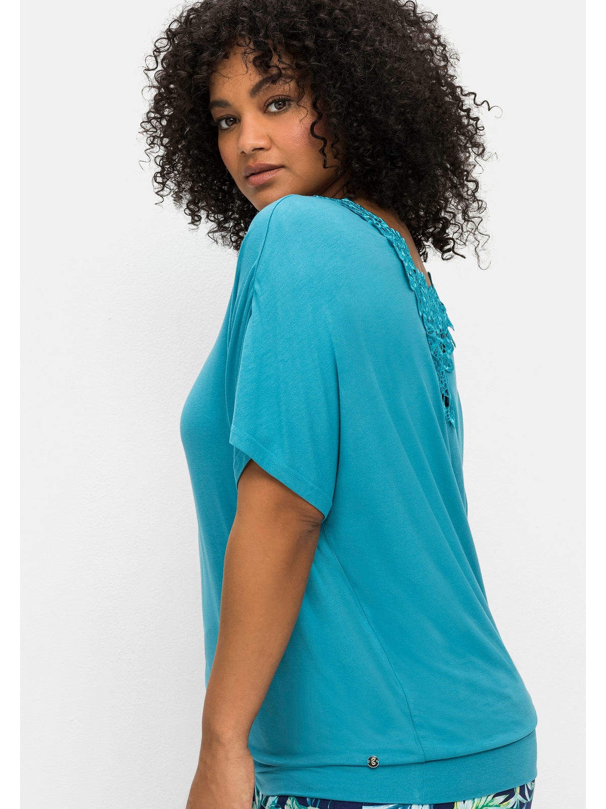 Sheego T-Shirt »Große Größen«, mit Einsatz aus Spitze im Nacken shoppen | T-Shirts