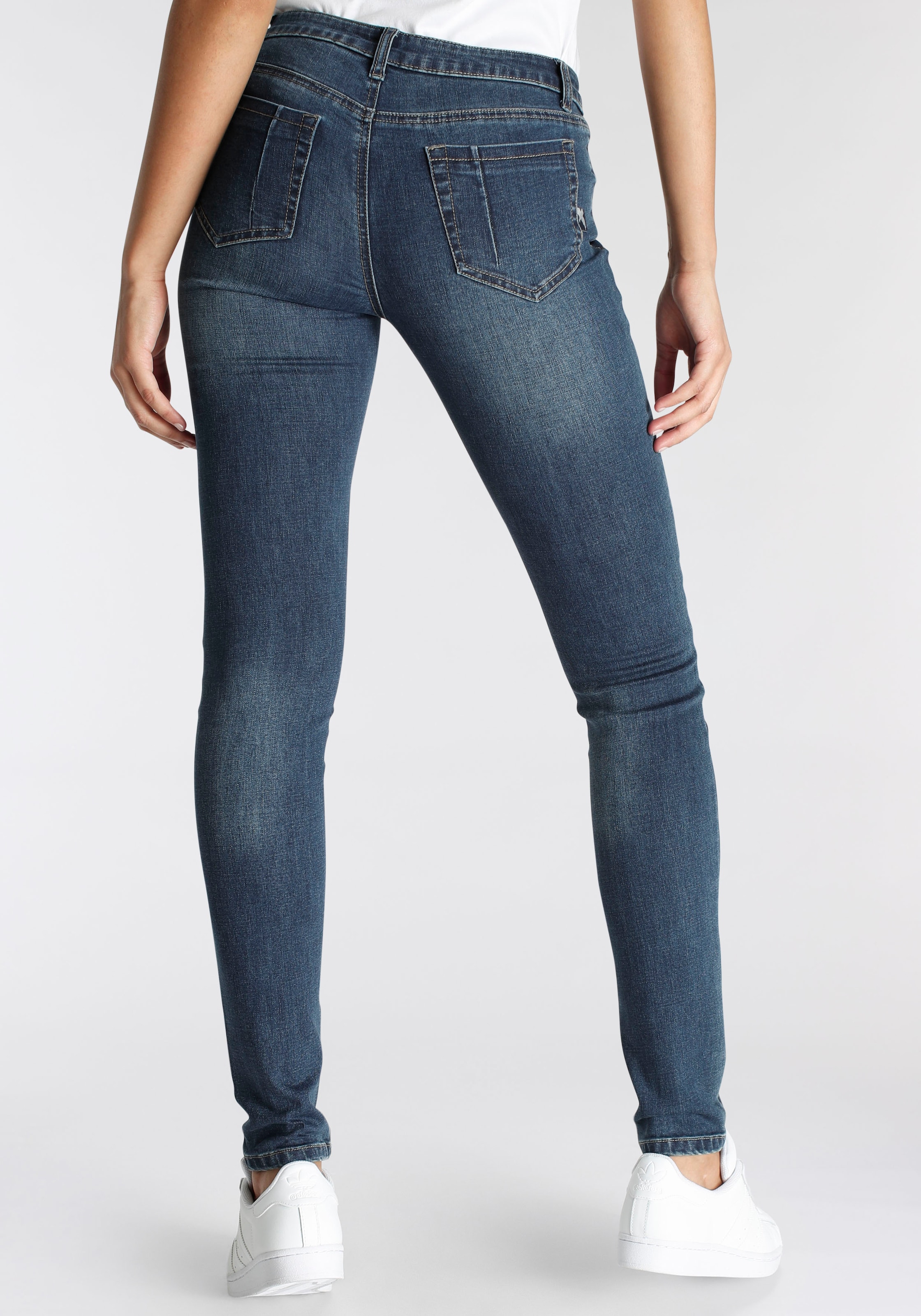Arizona Skinny-fit-Jeans »Ultra-Stretch, sehr bequem, zu shoppen Mid stretch normale Waist high figurbetont kombinieren«, performance gut Denim Leibhöhe