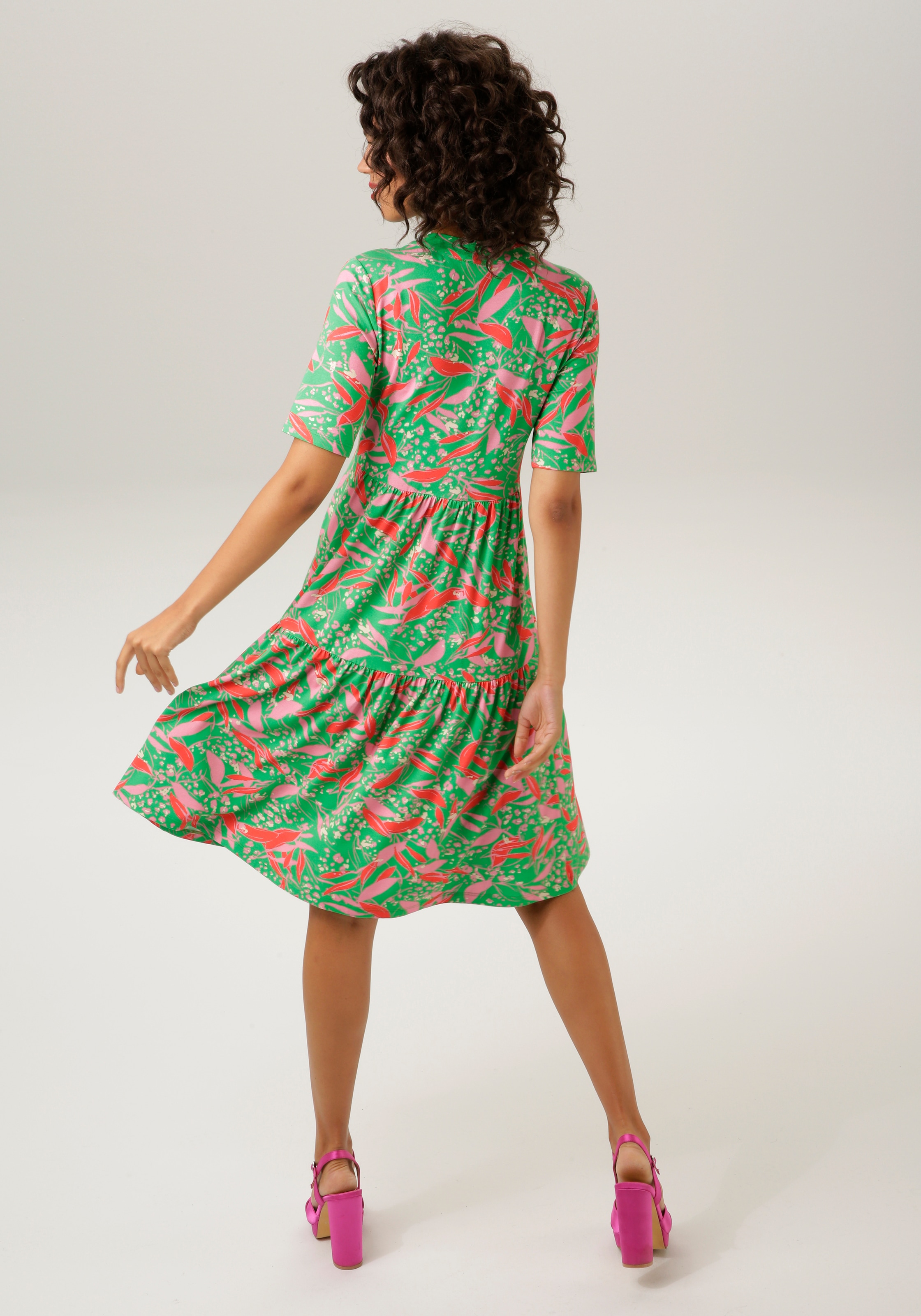 Aniston CASUAL Sommerkleid, mit trendfarbenem, graphischem Blumendruck - NEUE  KOLLEKTION online kaufen | I\'m walking