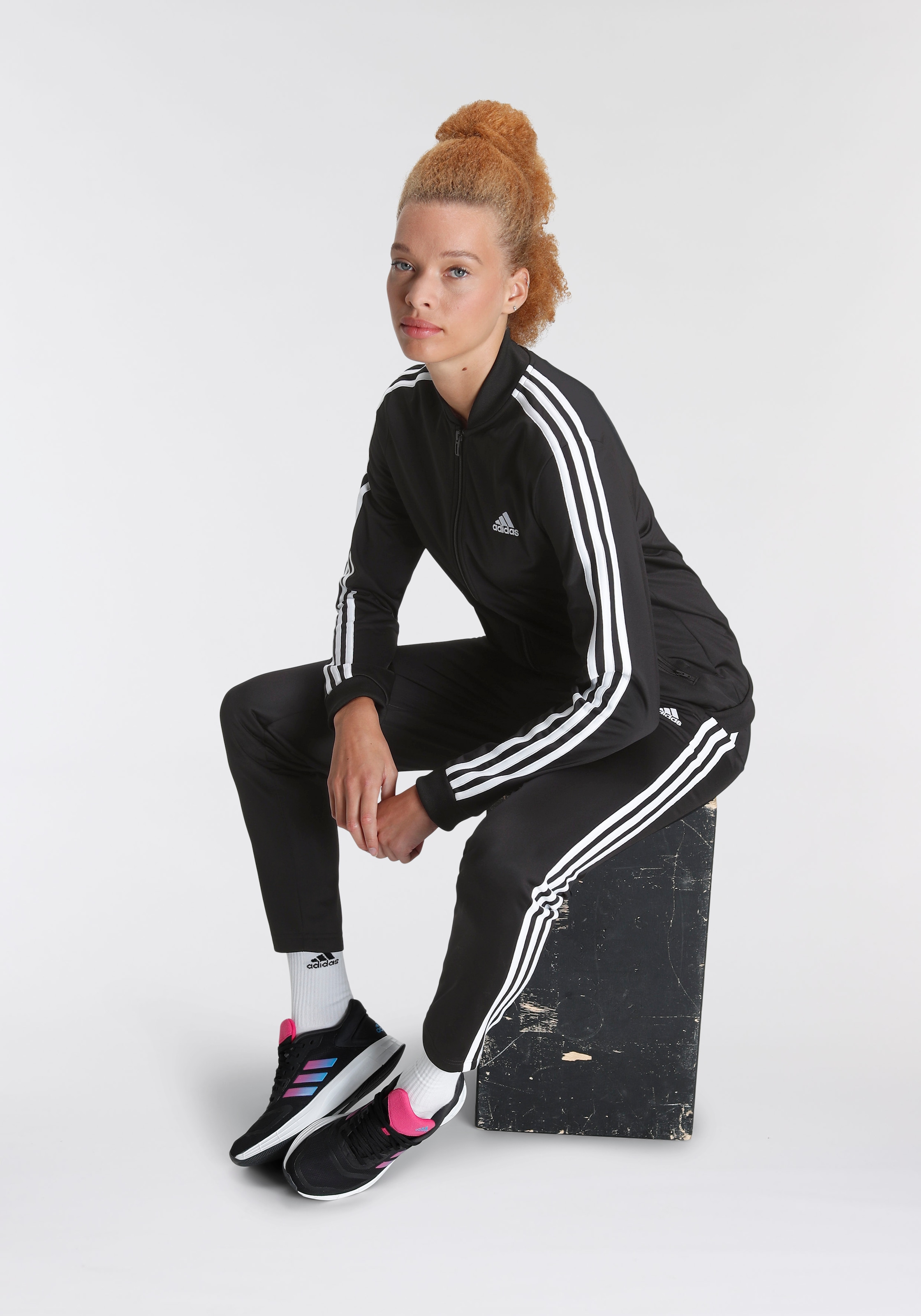 adidas Sportswear Trainingsanzug »ESSENTIALS 3-STREIFEN«, (2 tlg.) online |  I\'m walking