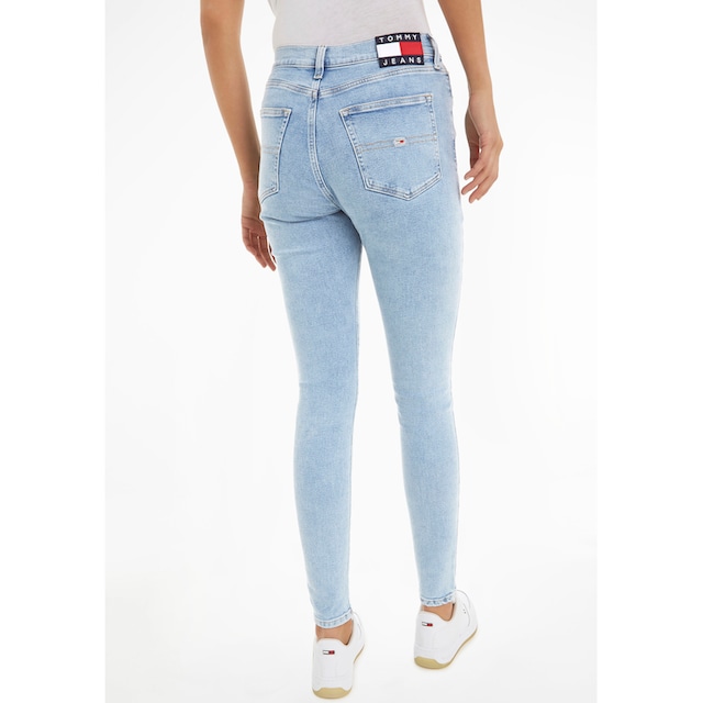 Tommy Jeans Skinny-fit-Jeans »Jeans SYLVIA HR SSKN CG4«, mit Logobadge und  Labelflags shoppen | I\'m walking