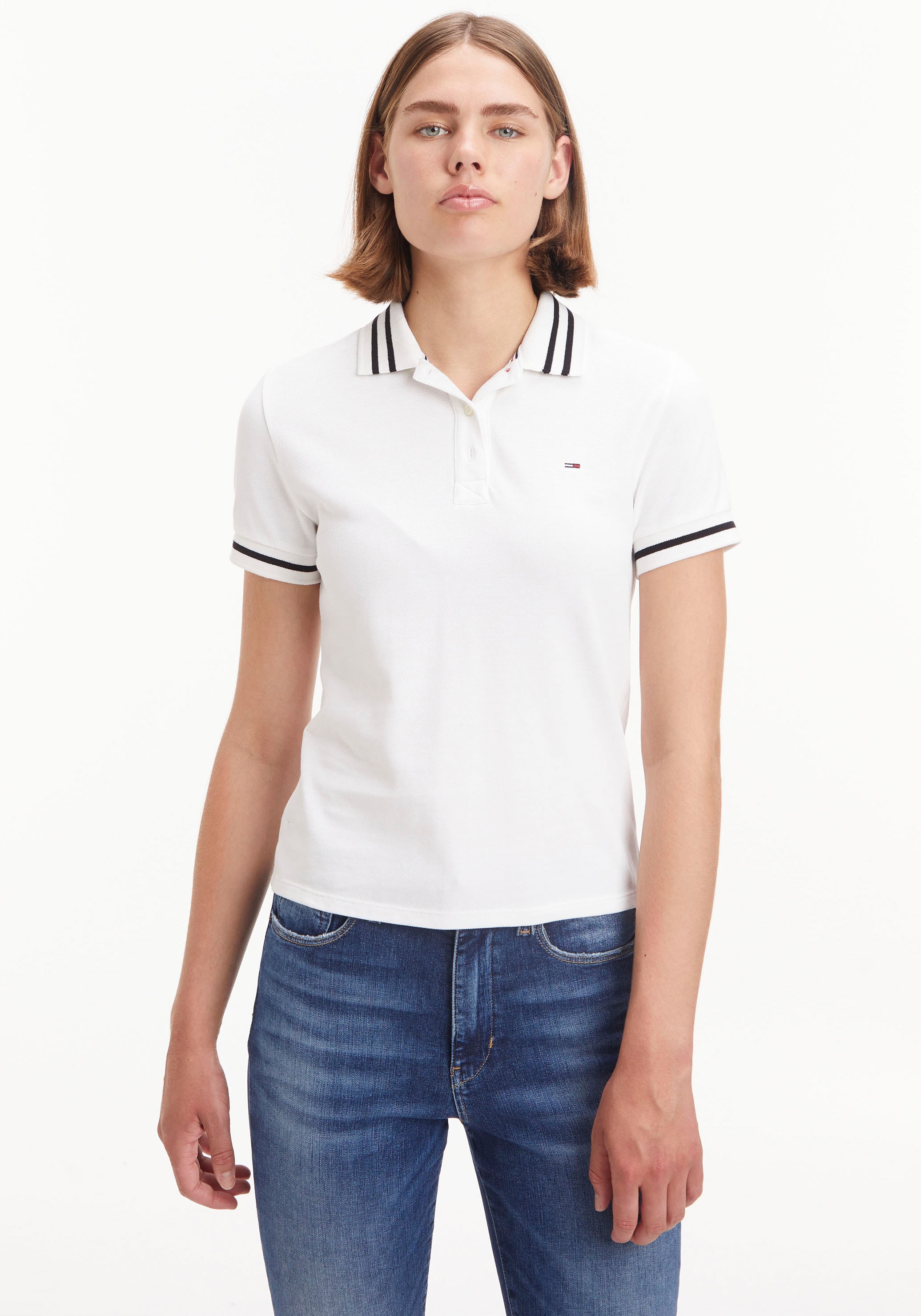 Tommy Jeans Kontraststreifen Jeans walking ESSENTIAL Tommy mit POLO«, TIPPING | I\'m »TJW Poloshirt Label-Flag shoppen 