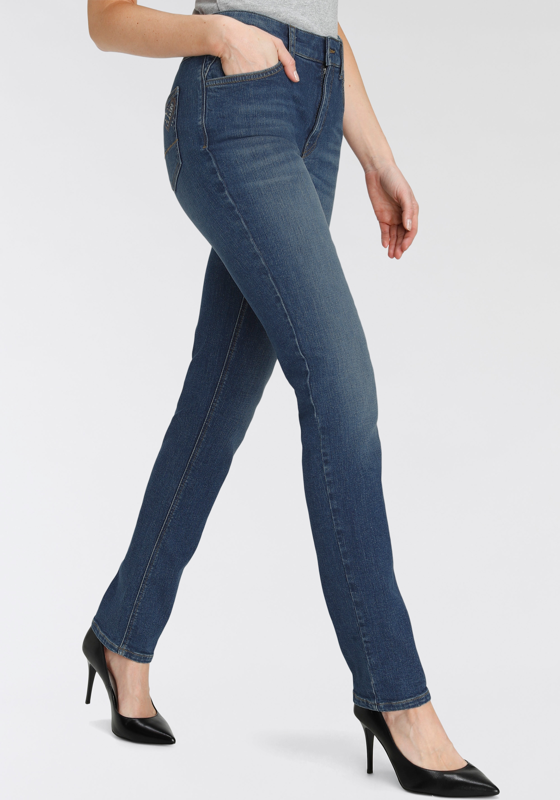 MAC Gerade Jeans »Melanie-Heart«, Dekorative Tasche hinteren Nieten der auf bestellen